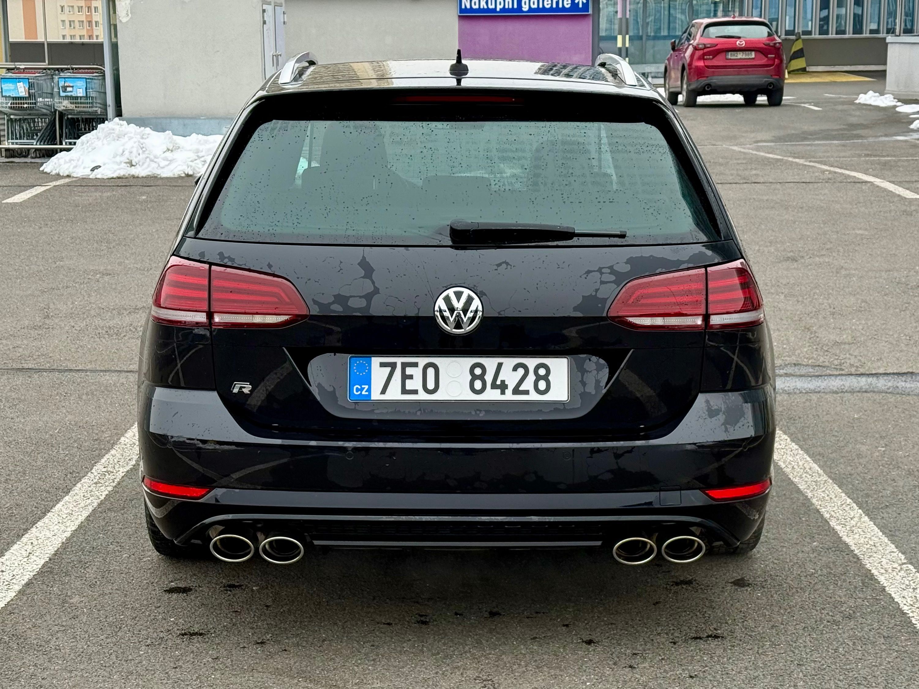 Volkswagen Golf, VW Golf R 2020 221kW - fotka 5