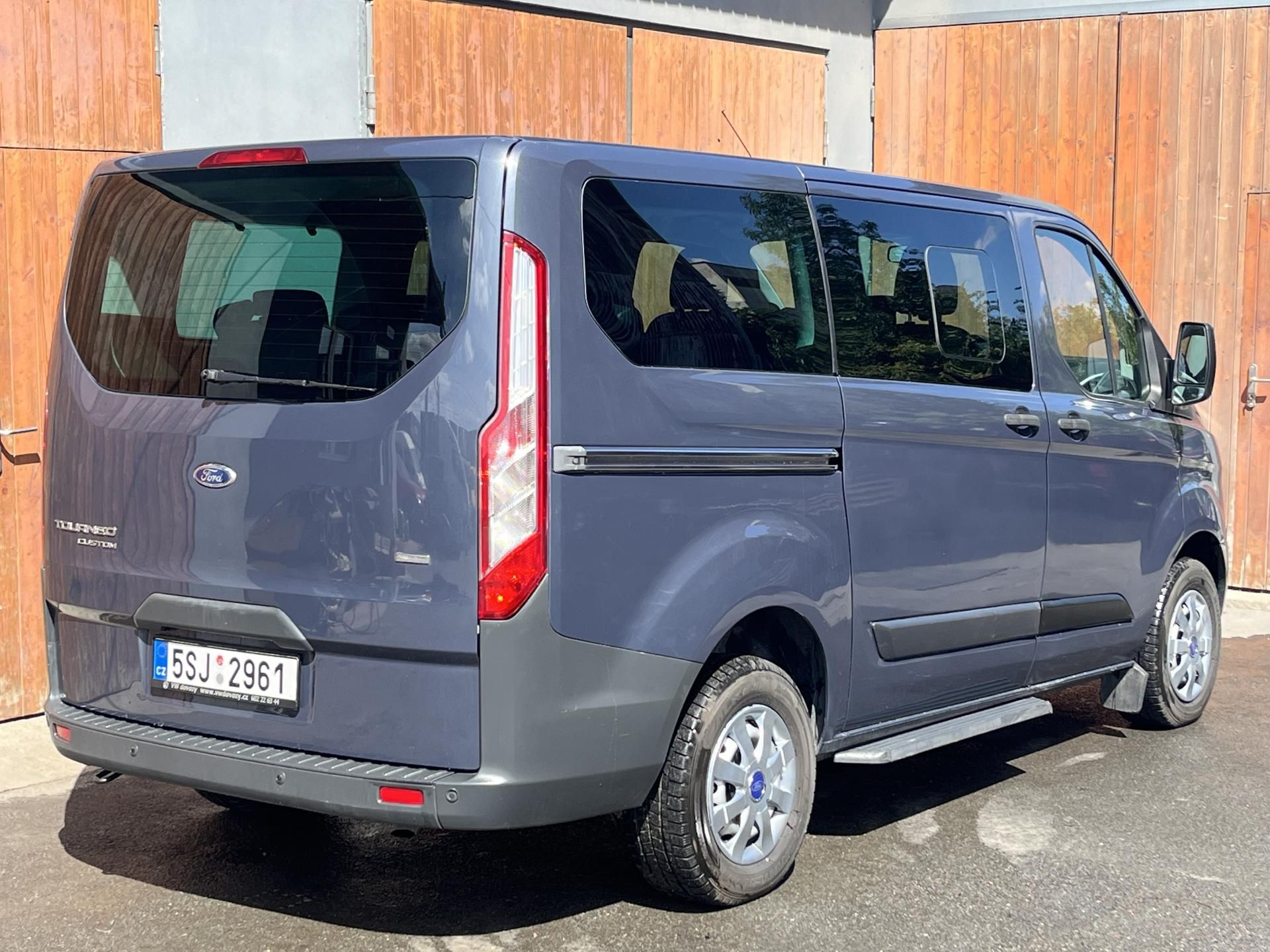 Ford Tourneo Custom, 2,2TDi 9míst PO VELKÉM SERVIS - fotka 5