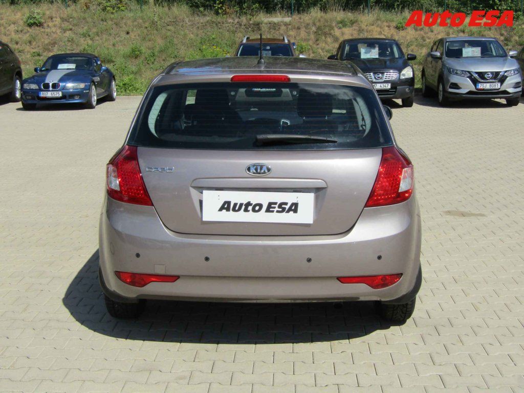 Kia Cee´d, 1.4CVVT,ČR,AC,park.čidla - fotka 5