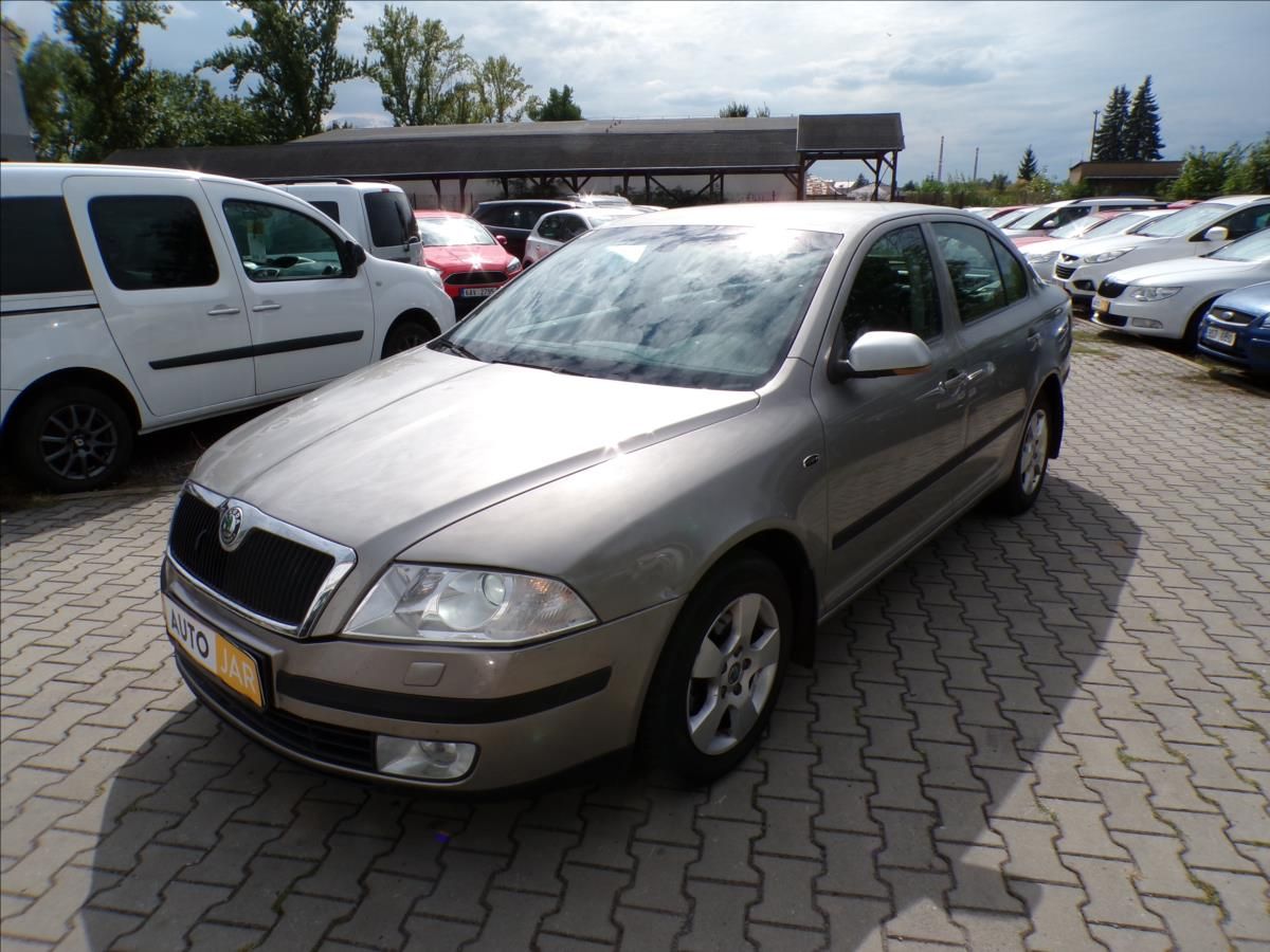Škoda Octavia, 2,0 TDI-103KW  DSG,NAVI,XENONY - fotka 2
