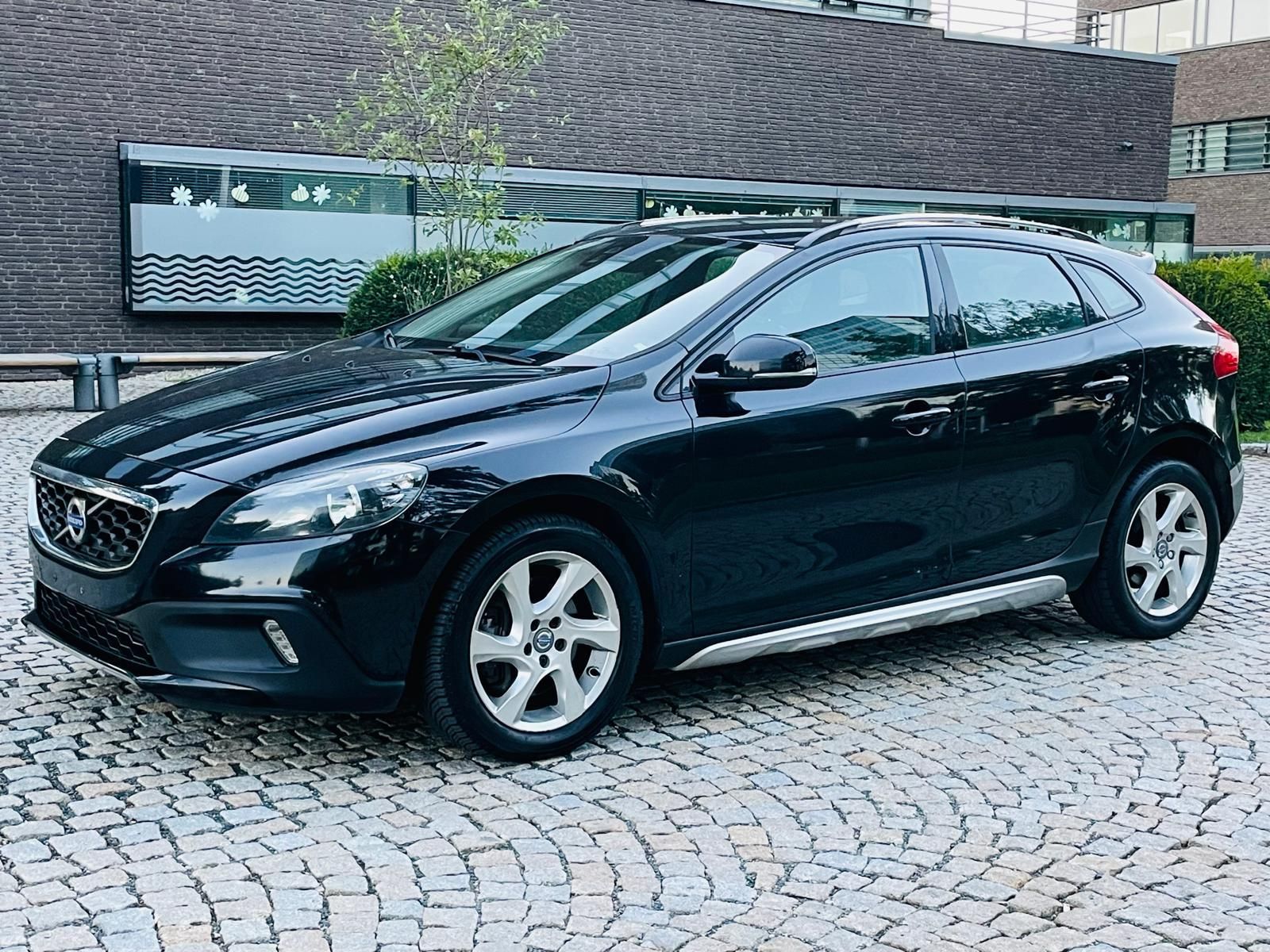 Volvo V40, 2.0D3 MANUÁL CROSS SERVISKA - fotka 4