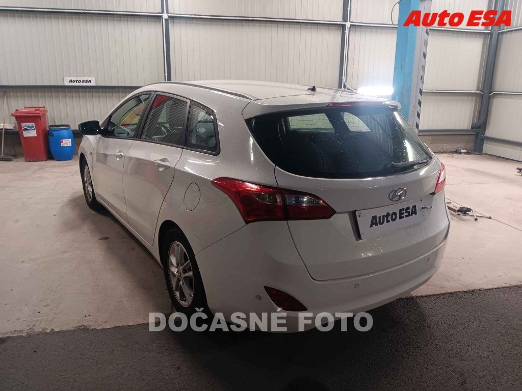 Hyundai i30, 1.6CVVT,ČR,servis.kniha - fotka 2