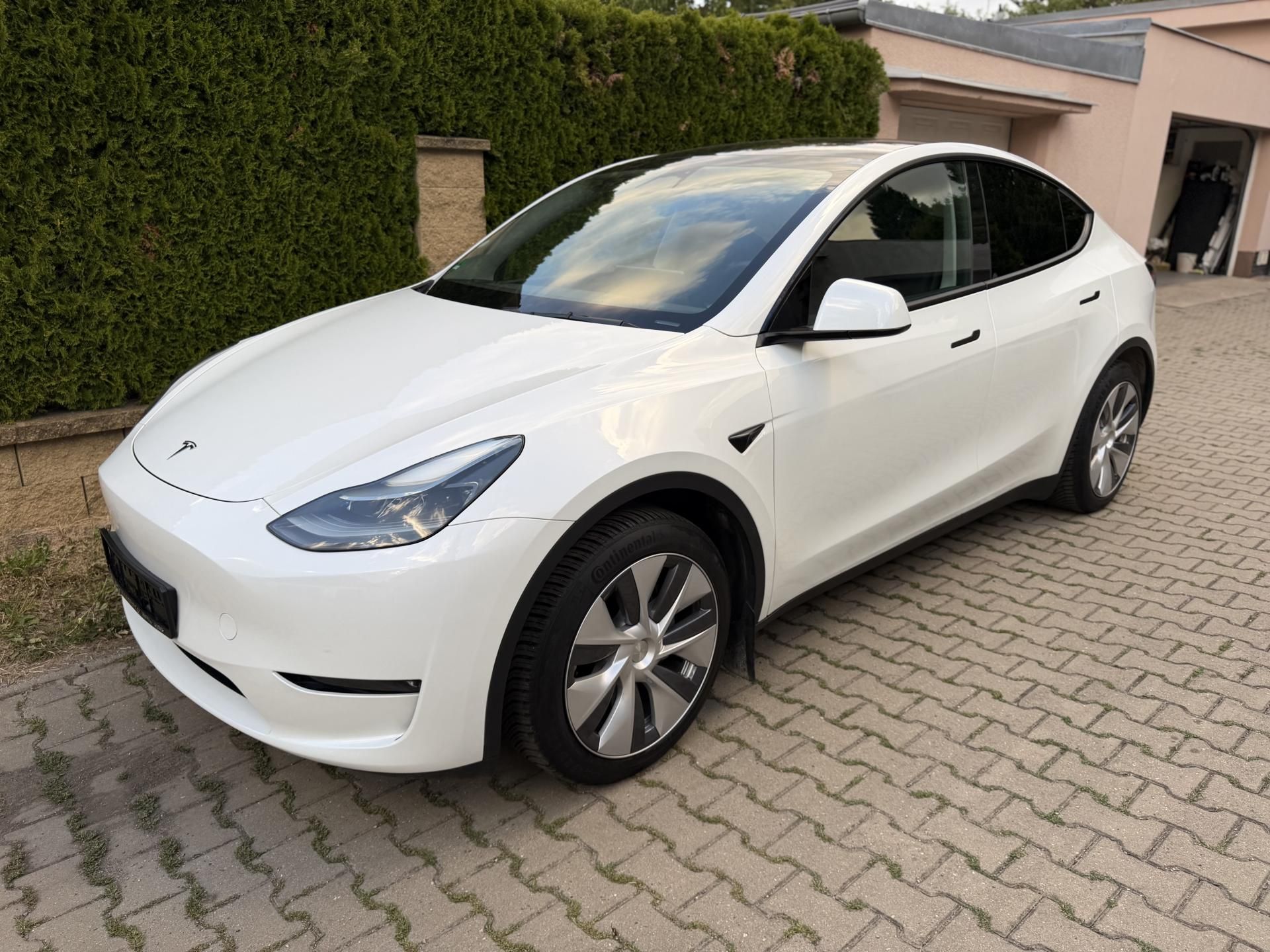 Tesla Model Y, DUAL MOTOR-LONG RANGE-TAŽNÉ