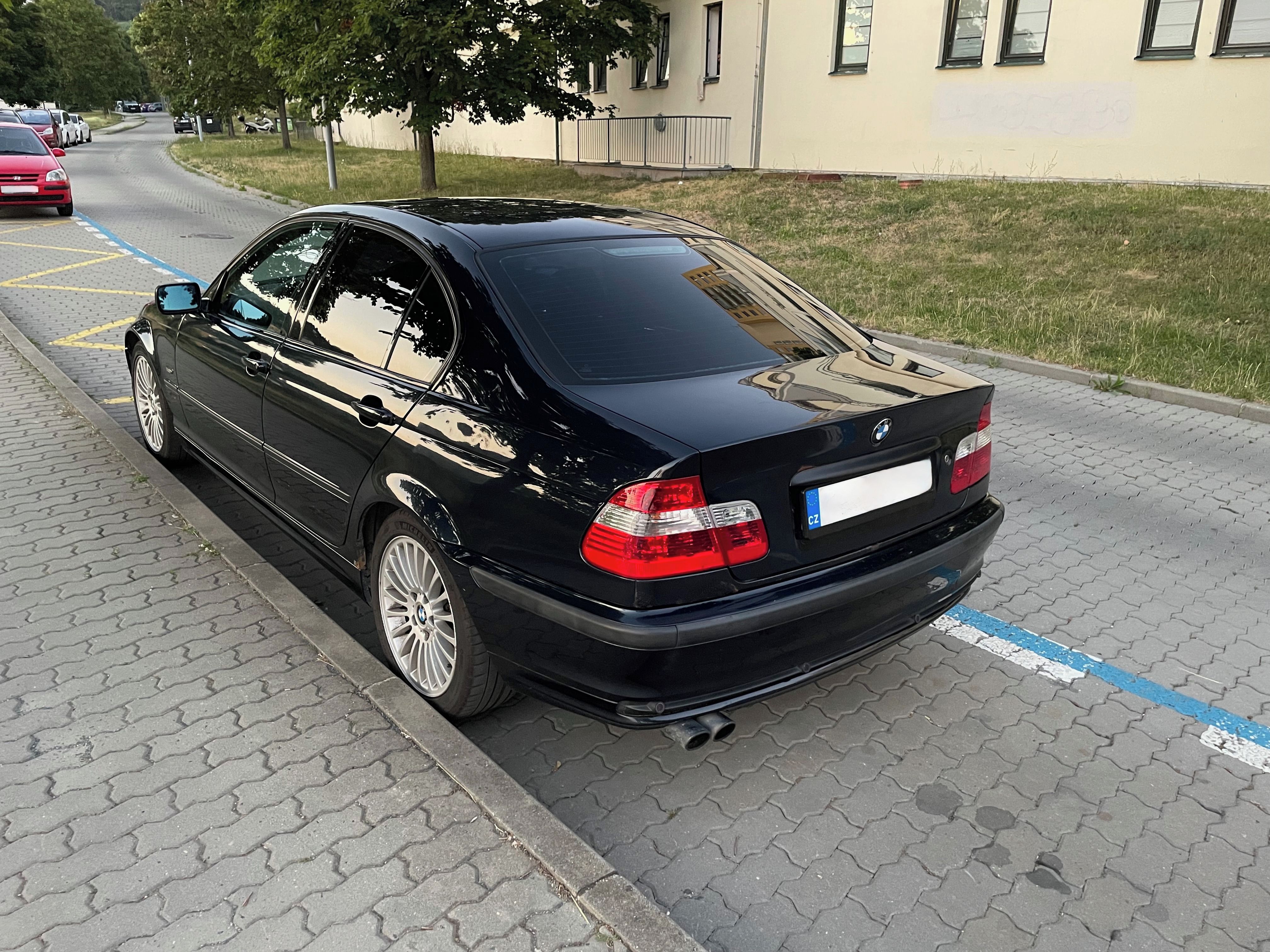 BMW Řada 3, 330i Individual, H&K, sp. kůže - fotka 4