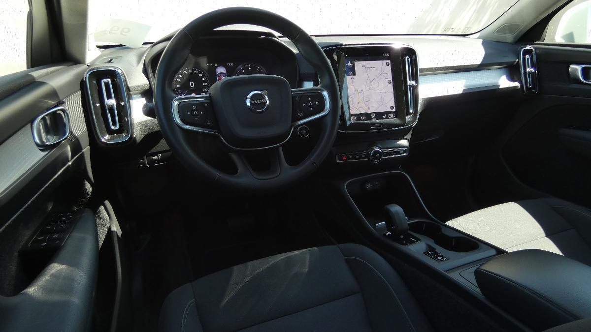 Volvo XC40, B4 mHEV AWD aut. Momentum Pro - fotka 5