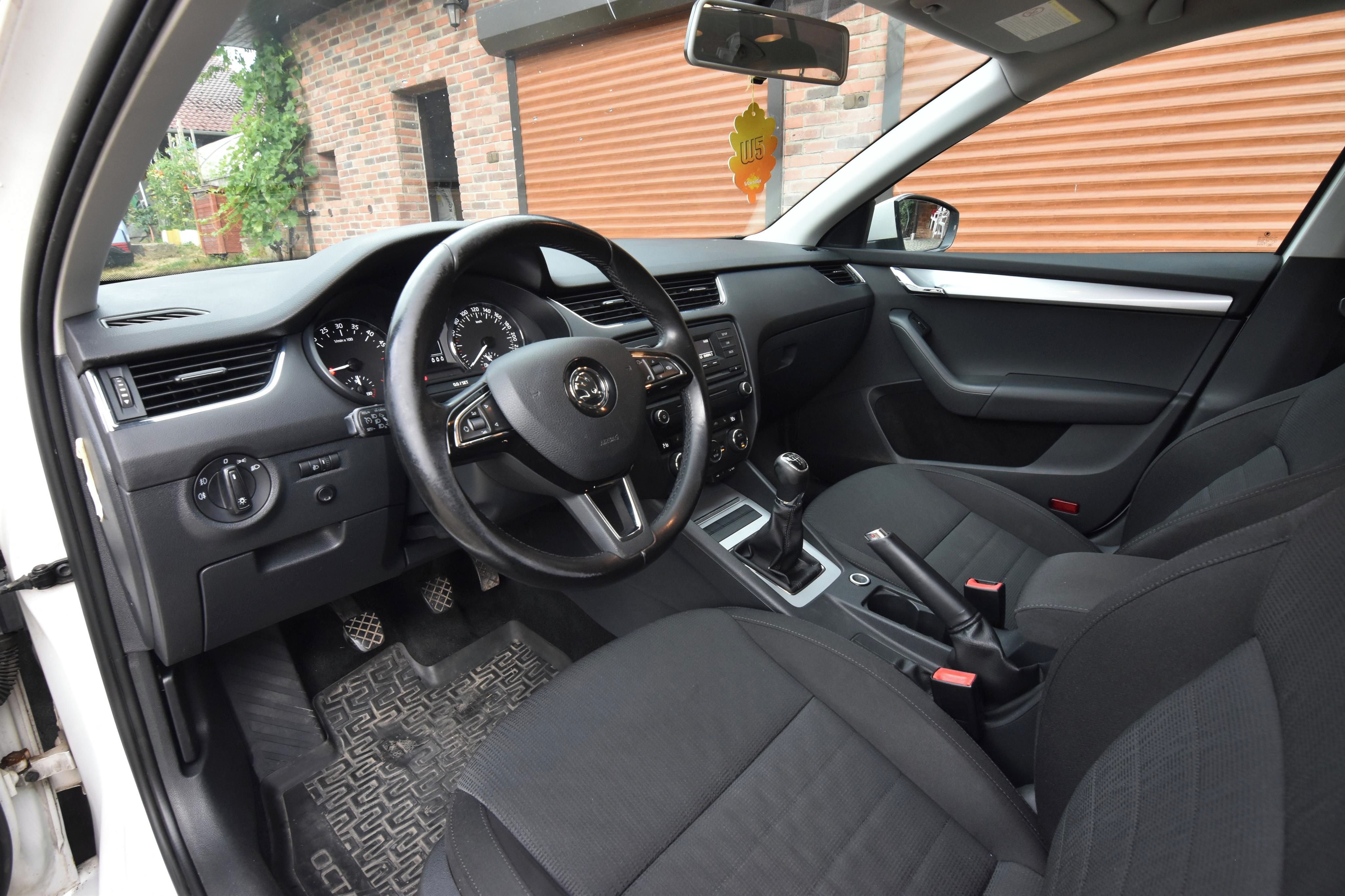 Škoda Octavia, Combi Elegance 1.6TDI tažné - fotka 6
