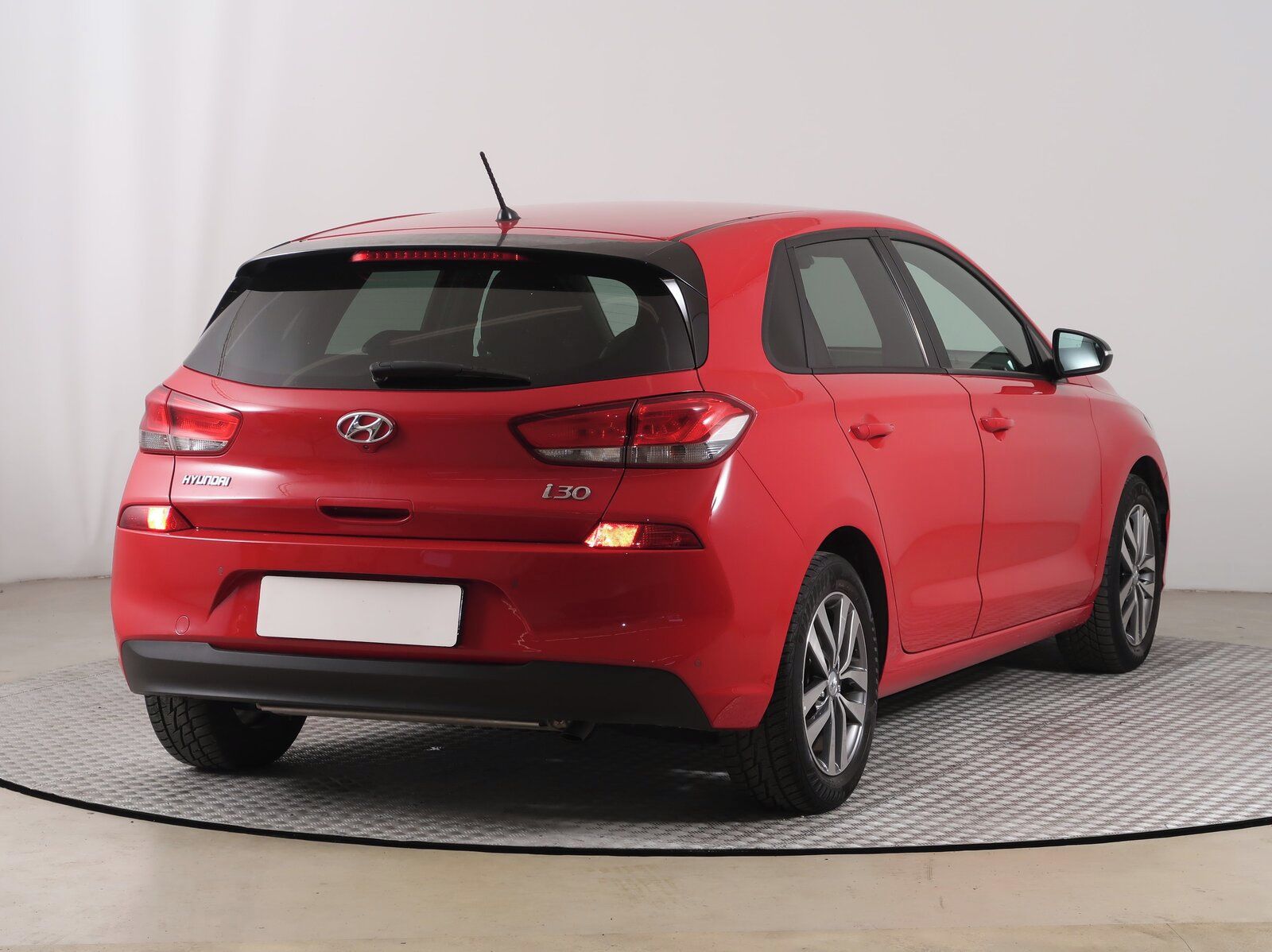 Hyundai i30, 1.4 CVVT, Go!, Serv.kniha - fotka 5