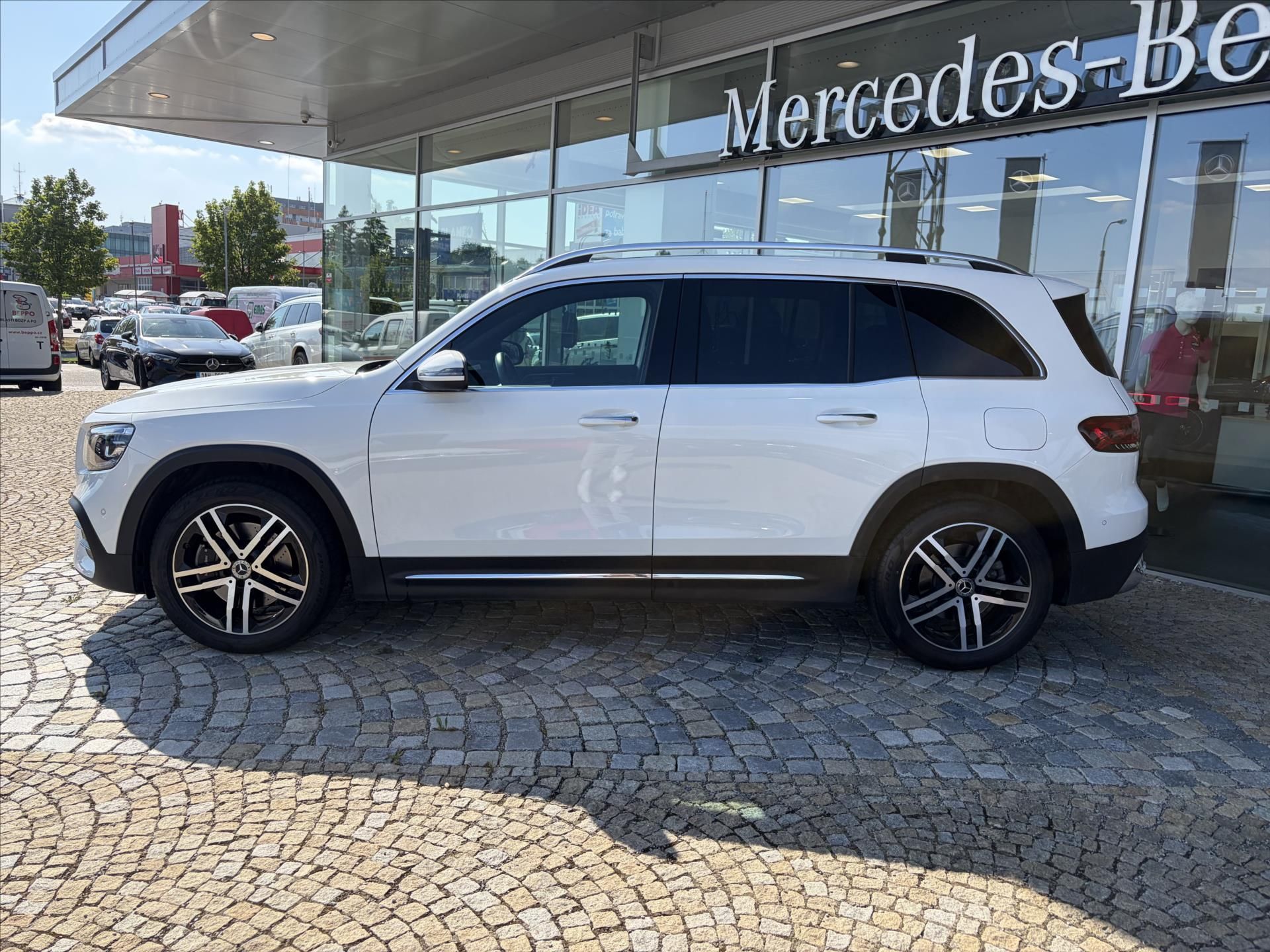 Mercedes-Benz GLB, GLB 250 - fotka 2