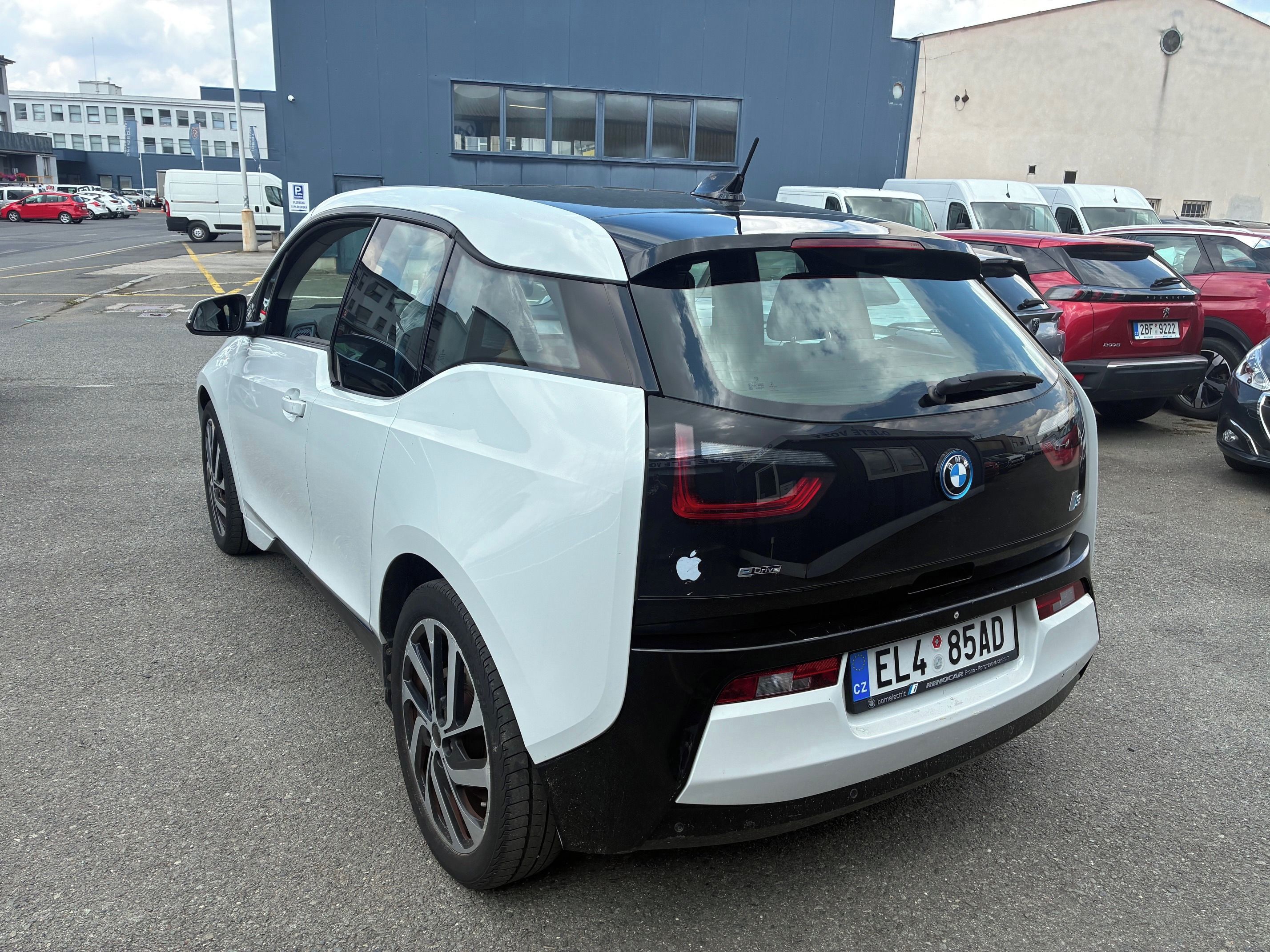 BMW i3, 60Ah 125kW, NAV, KAM,LED,aj. - fotka 4