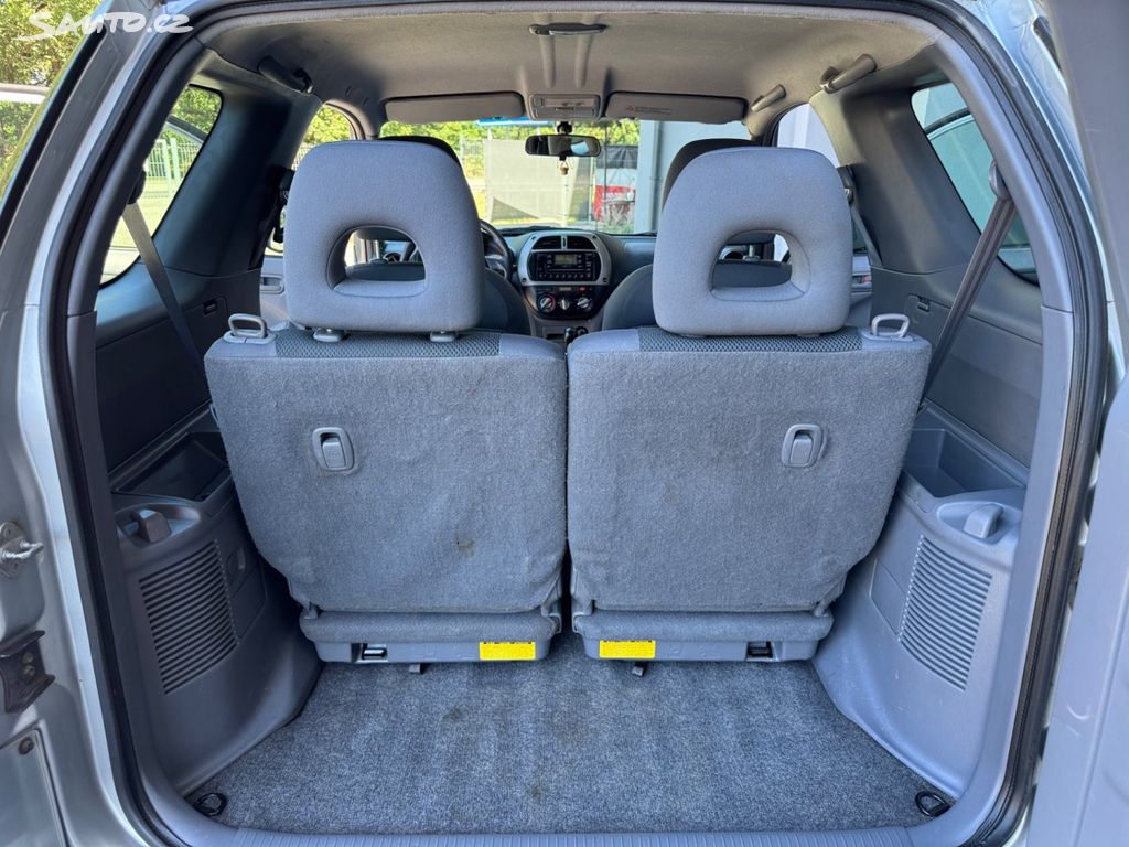Toyota RAV4 2.0 D-4D 116 ch 4x4 • 3 portes • Boîte manuelle • Clim