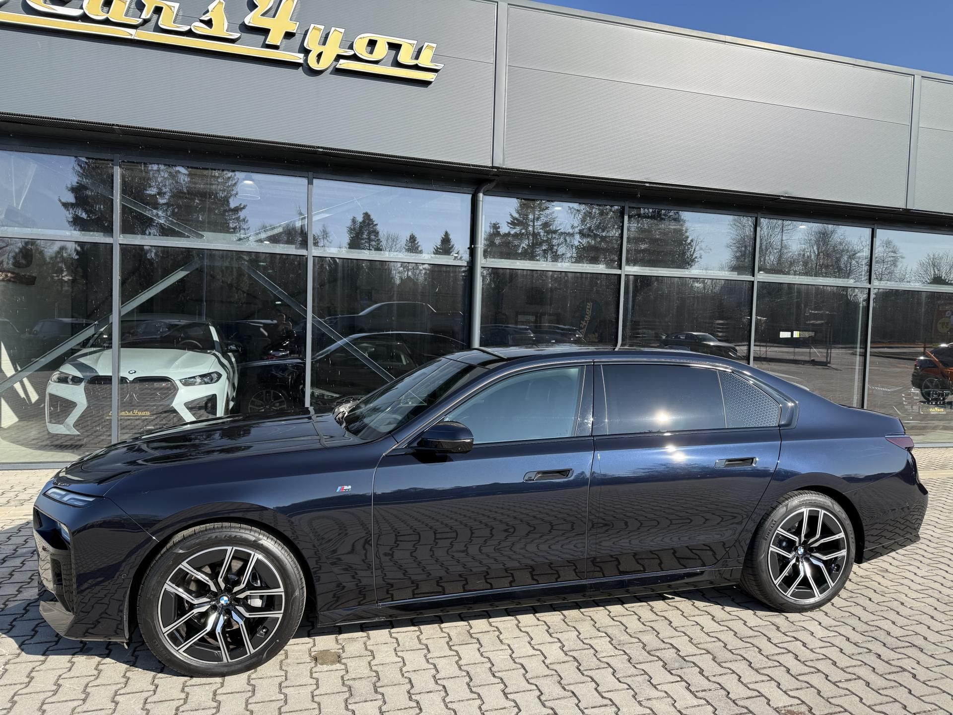 BMW Řada 7, 40XD 220kW M-PAKET INDIVIDUAL! - fotka 5