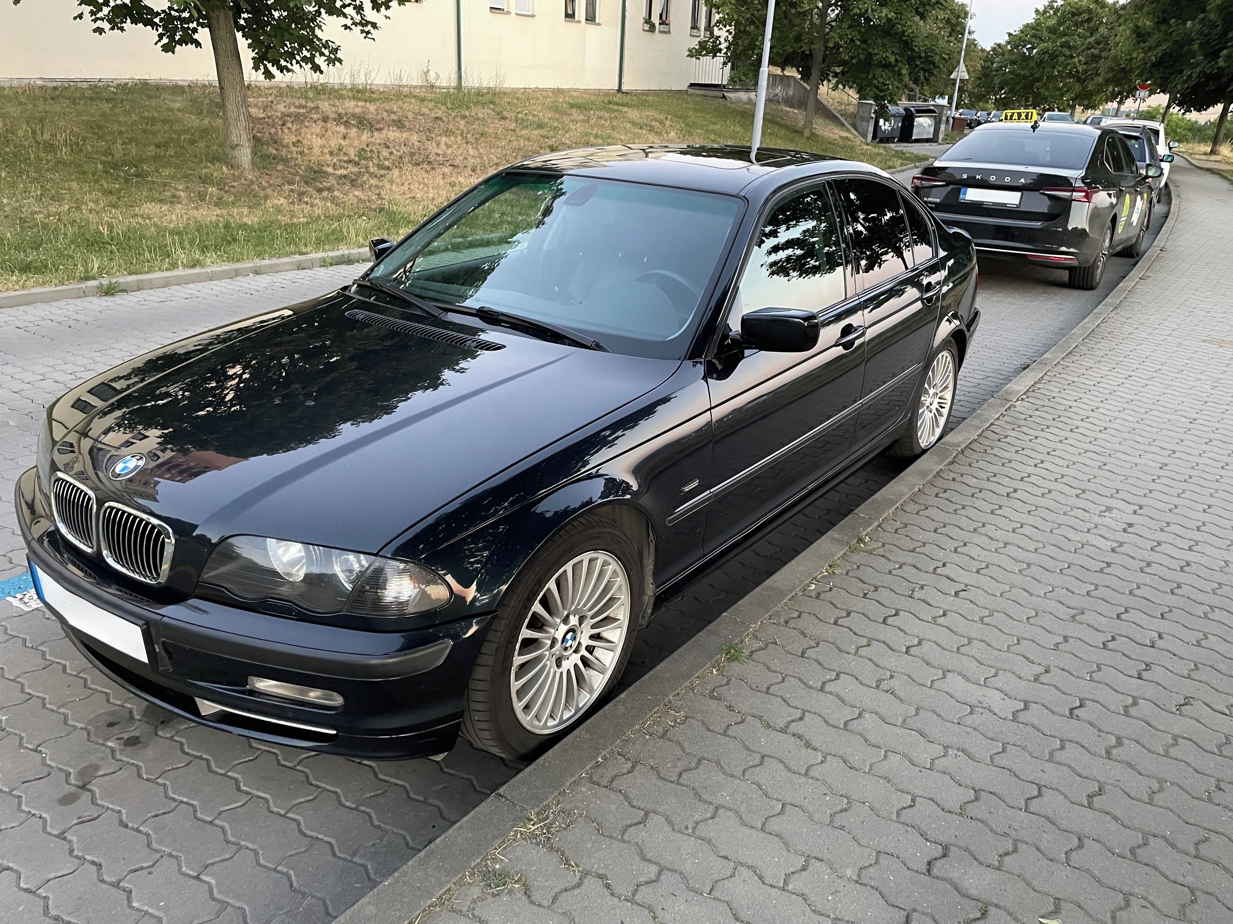 BMW Řada 3, 330i Individual, H&K, sp. kůže - fotka 3