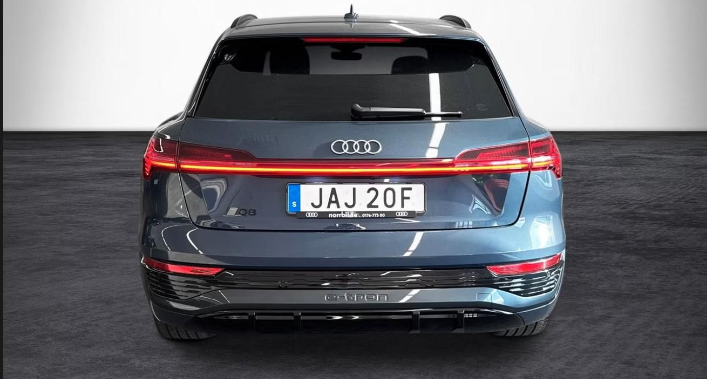 Audi Q8 e-tron, 55 Q 360k 4 zóny Pano Matrix - fotka 6