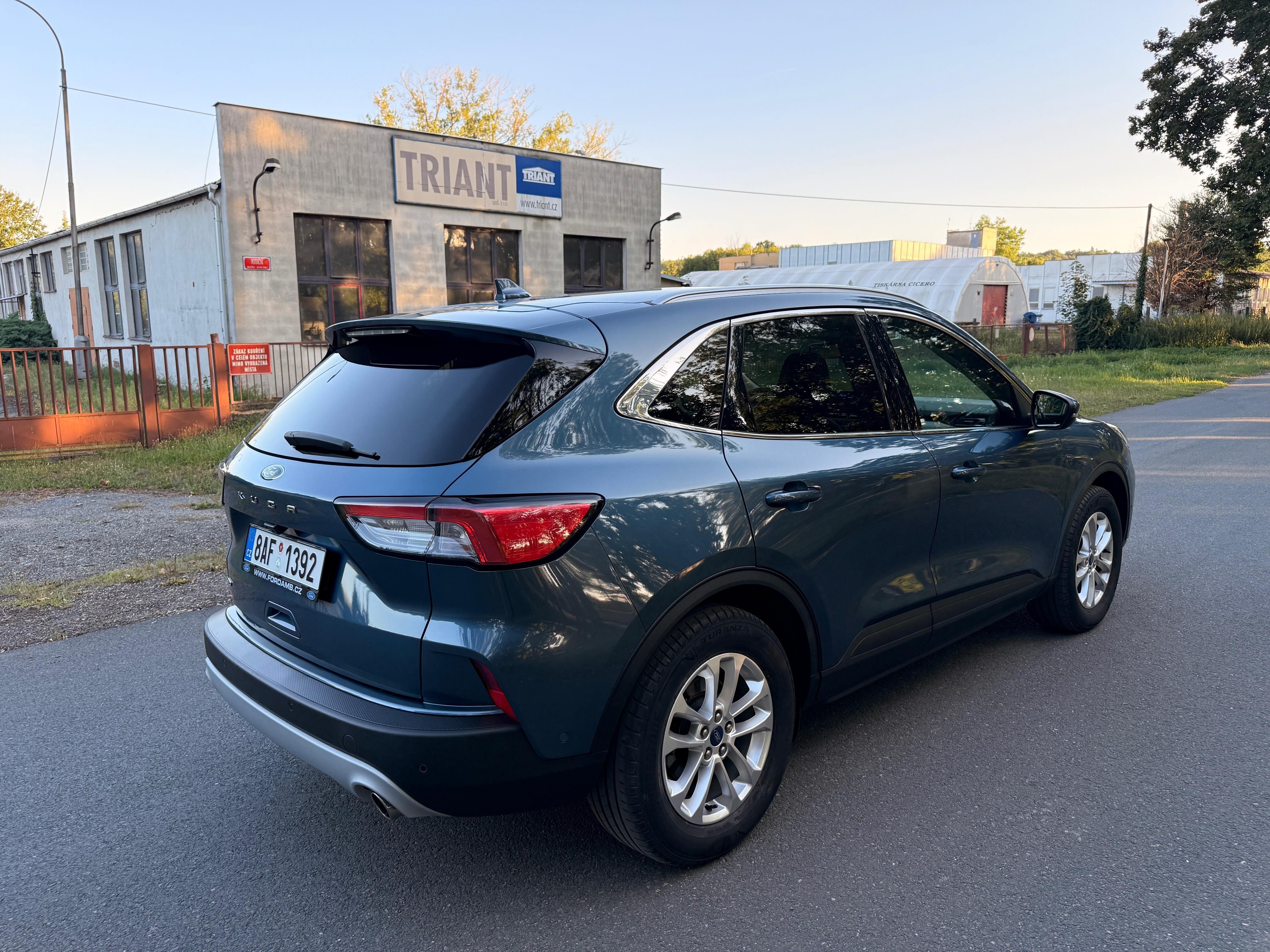 Ford Kuga, 2.0 140kW, automat, 1. majitel - fotka 4