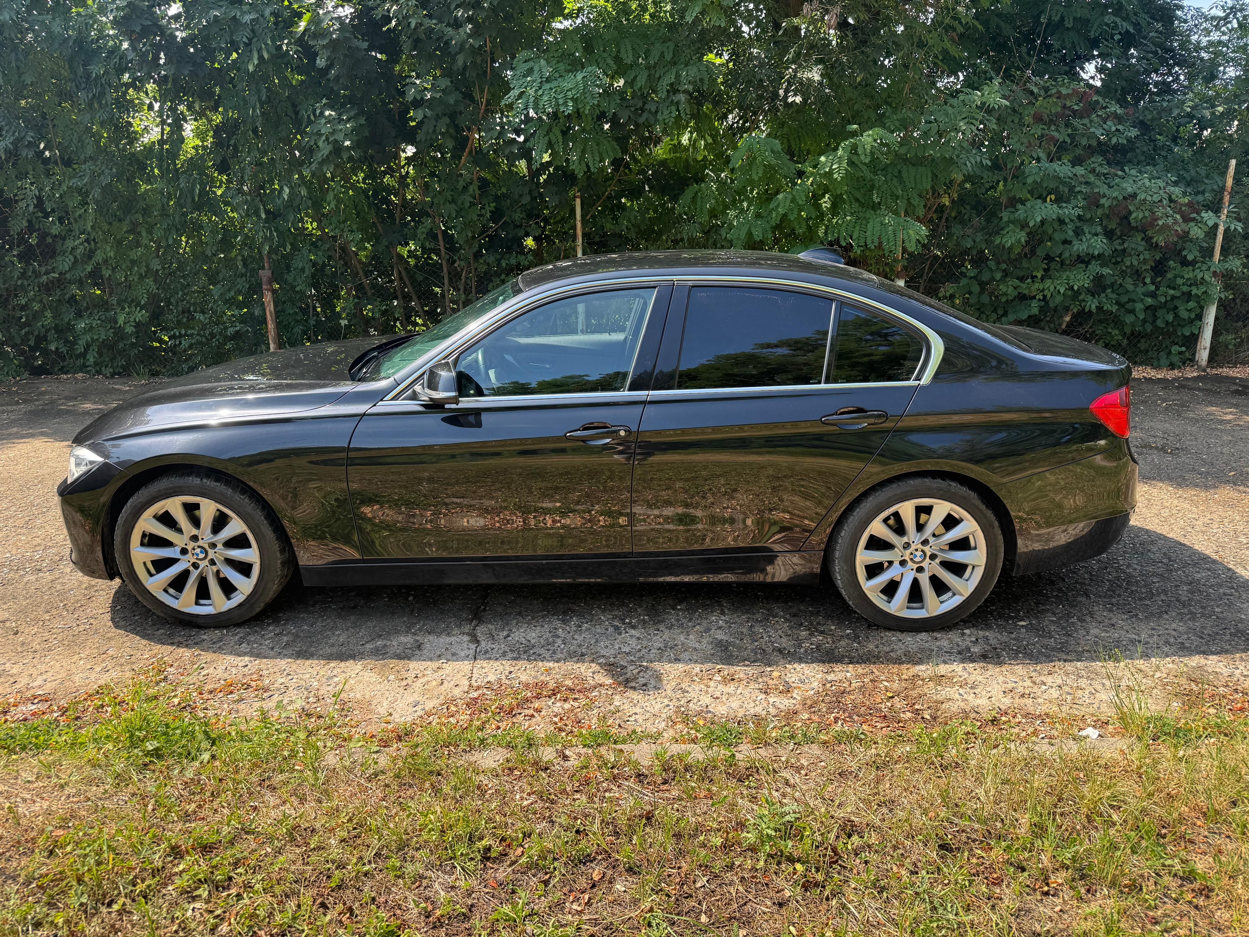 BMW Řada 3, 320i, pěkný stav - fotka 6