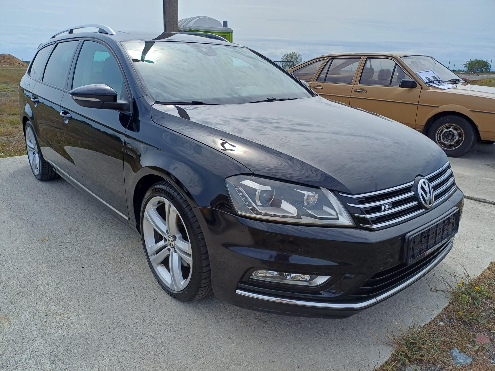 Volkswagen Passat, 2.0Tdi 130kW R-line Bi-xenony - fotka 4