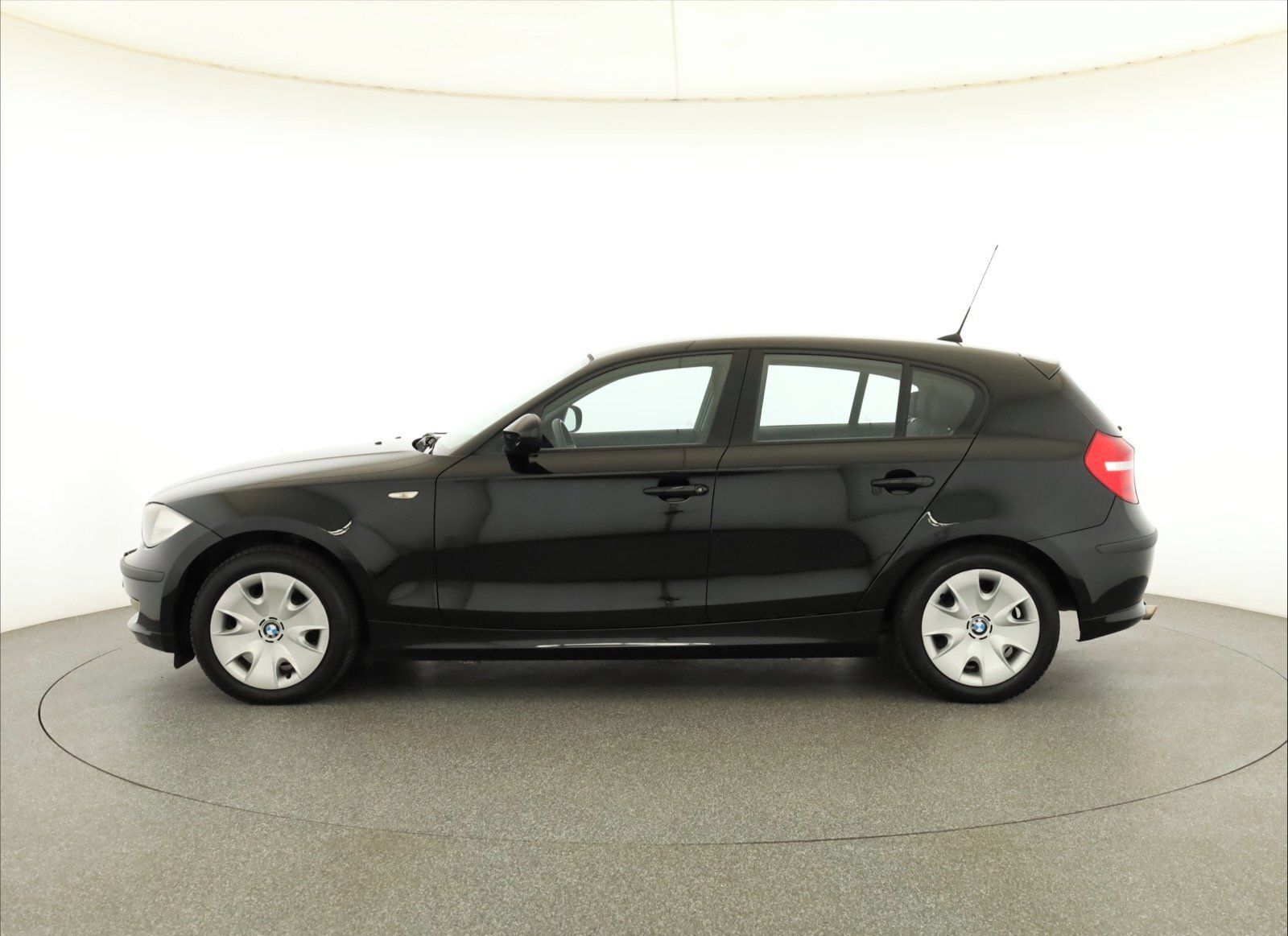 BMW Řada 1, 116d, Serv.kniha, Klima - fotka 3