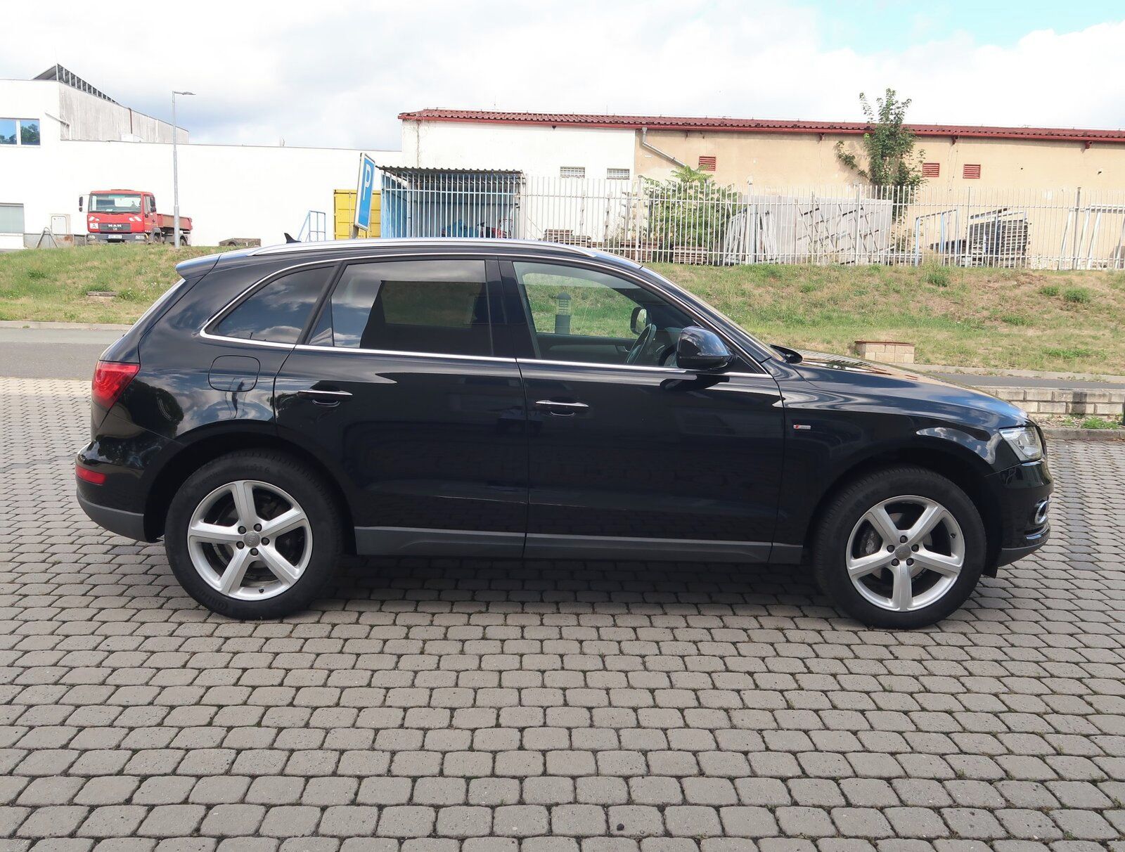 Audi Q5, 2.0 TDI, S line, 4X4, Automat - fotka 6
