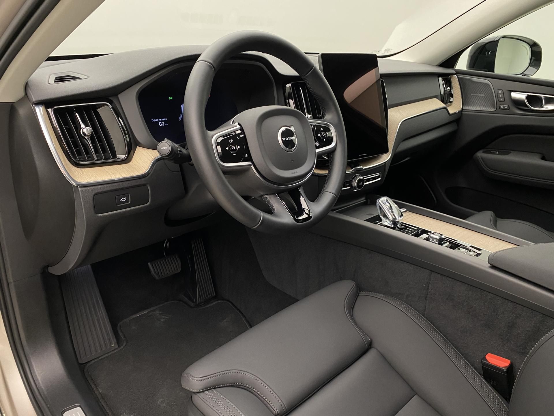 Volvo XC60, B5 AWD PLUS DARK VZDUCH - fotka 4