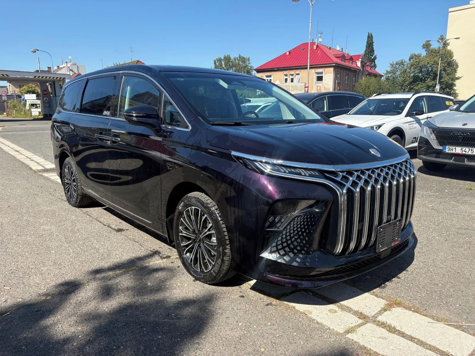 Dongfeng U-Tour, V9 HEV Marble Black - fotka 4