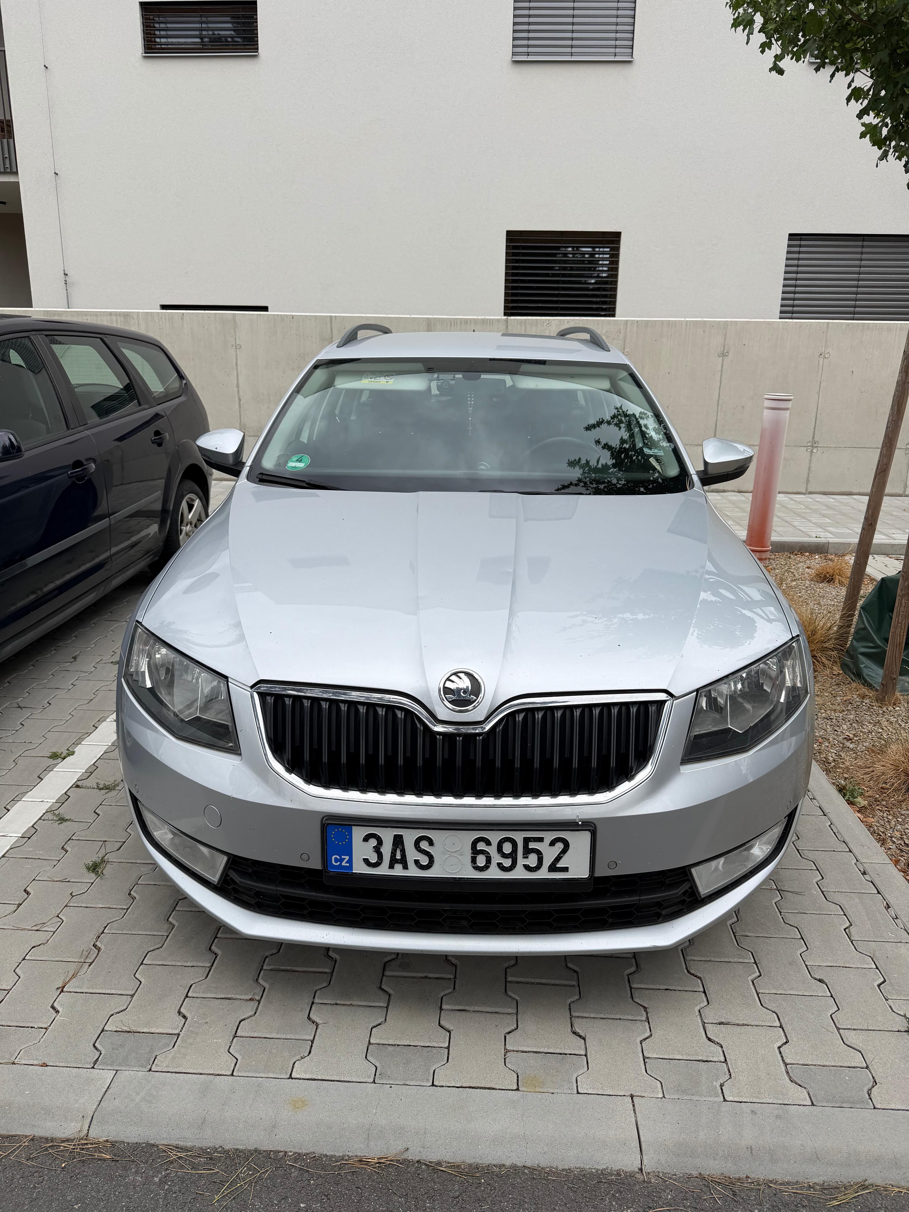 Škoda Octavia, 1.6 TDI DSG, 2 sady kol