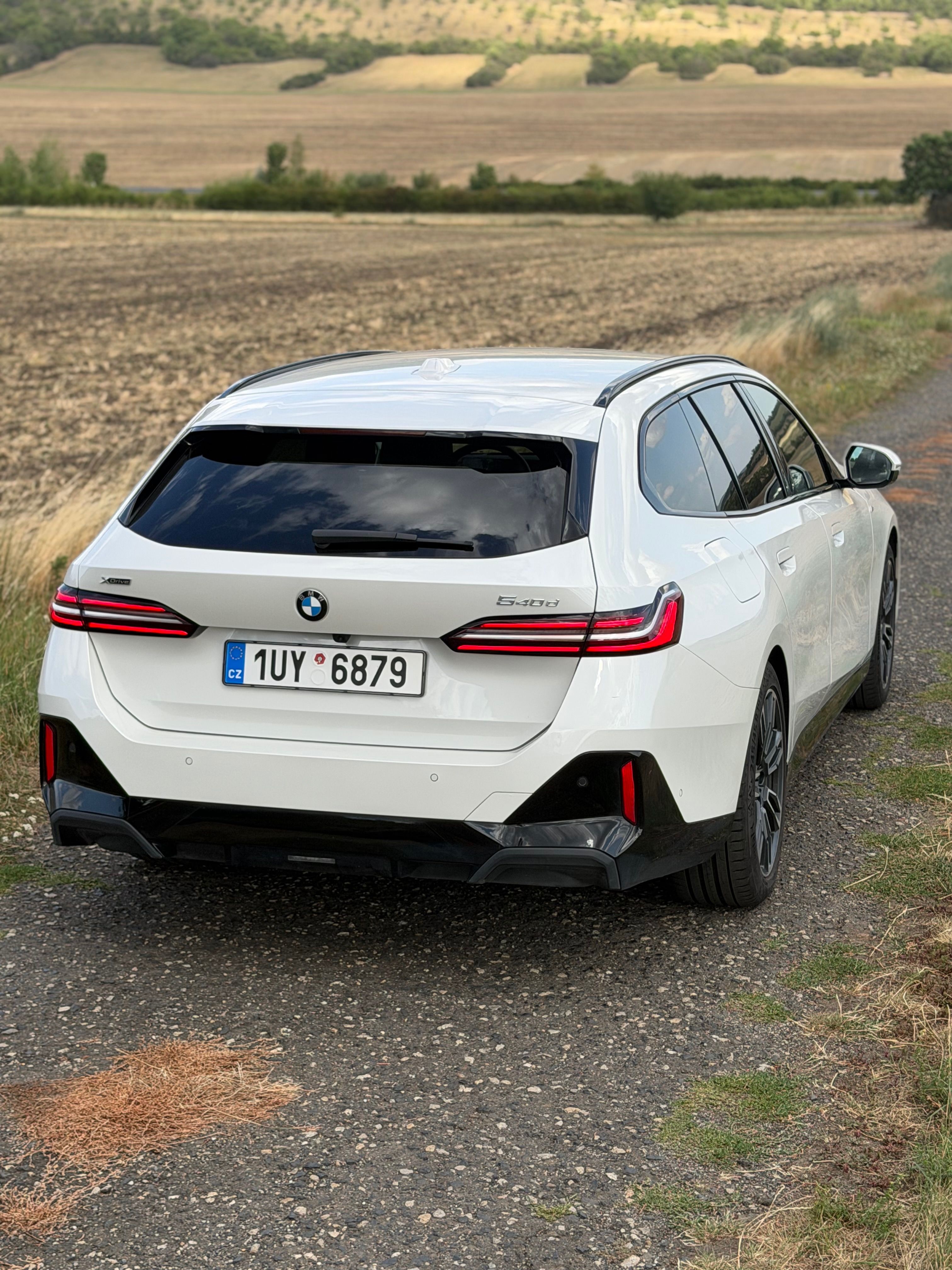 BMW Řada 5, BMW 540d xDrive Touring G61 M - fotka 4