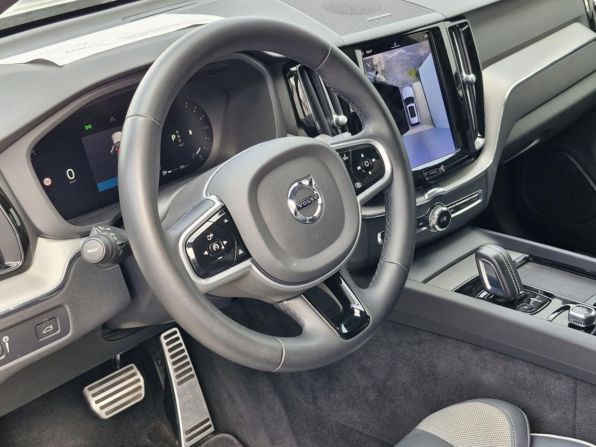 Volvo XC60, B4 R-Design (145 kW) 4x4 AUT - fotka 5