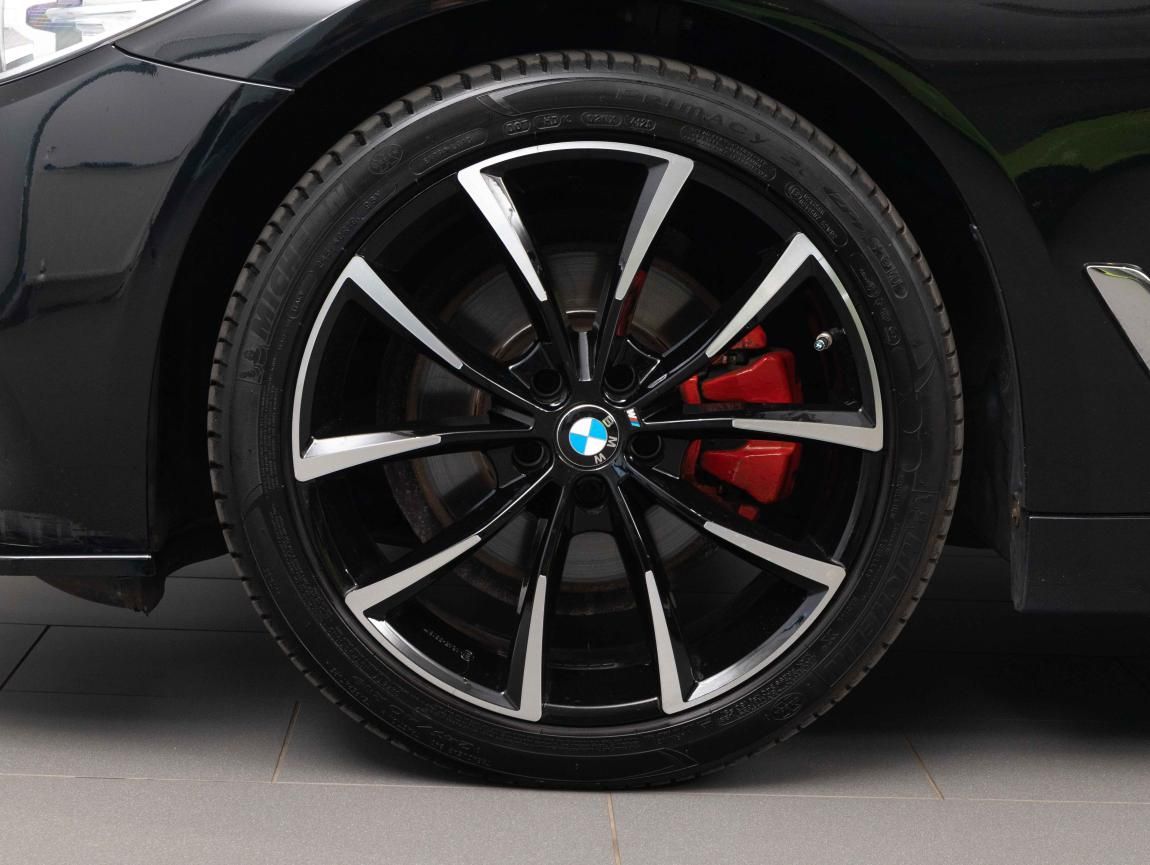 BMW Řada 5, 520d xDrive - fotka 6