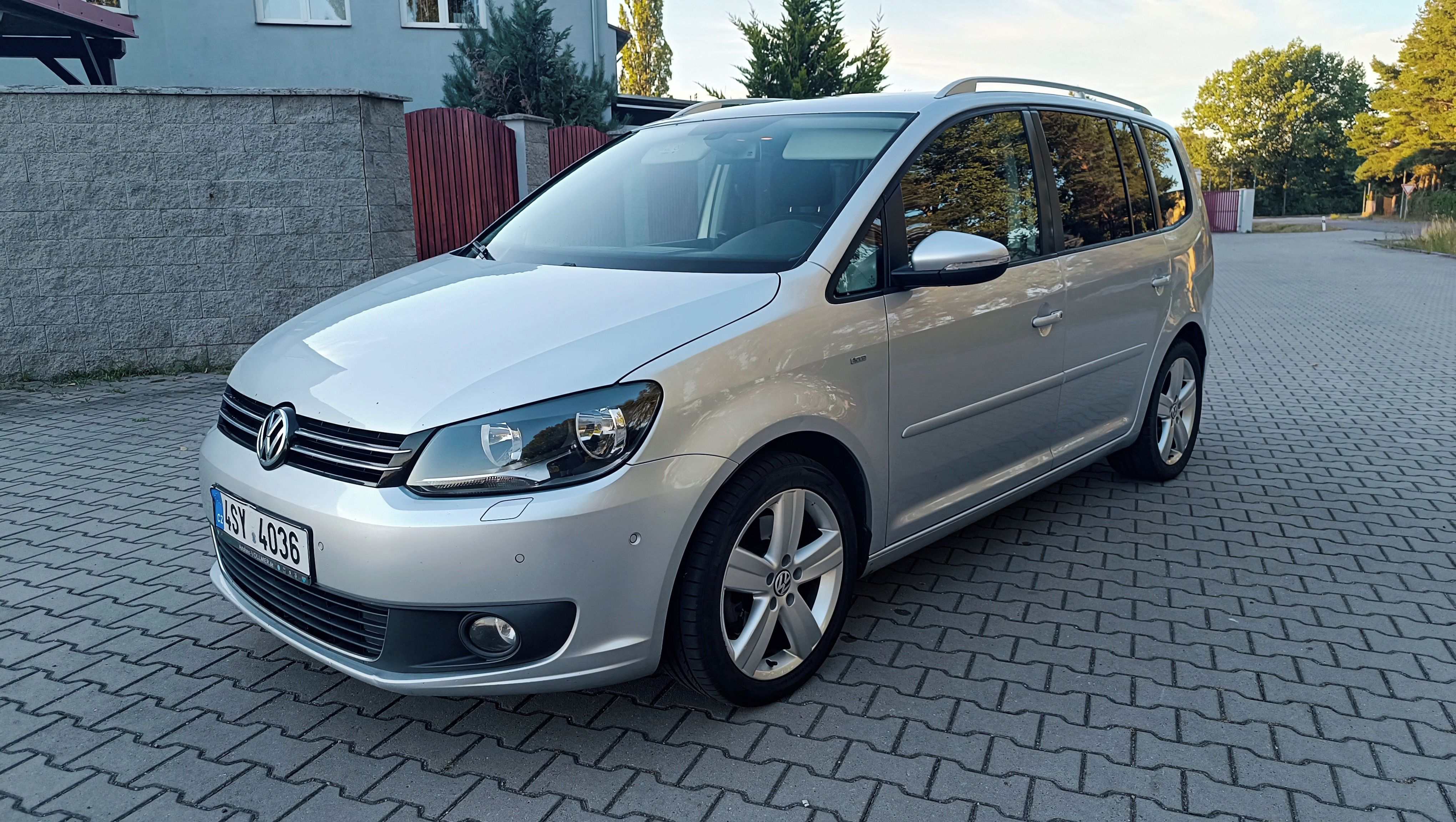 Volkswagen Touran, 2,0 TDi Automat, Ser. Historie