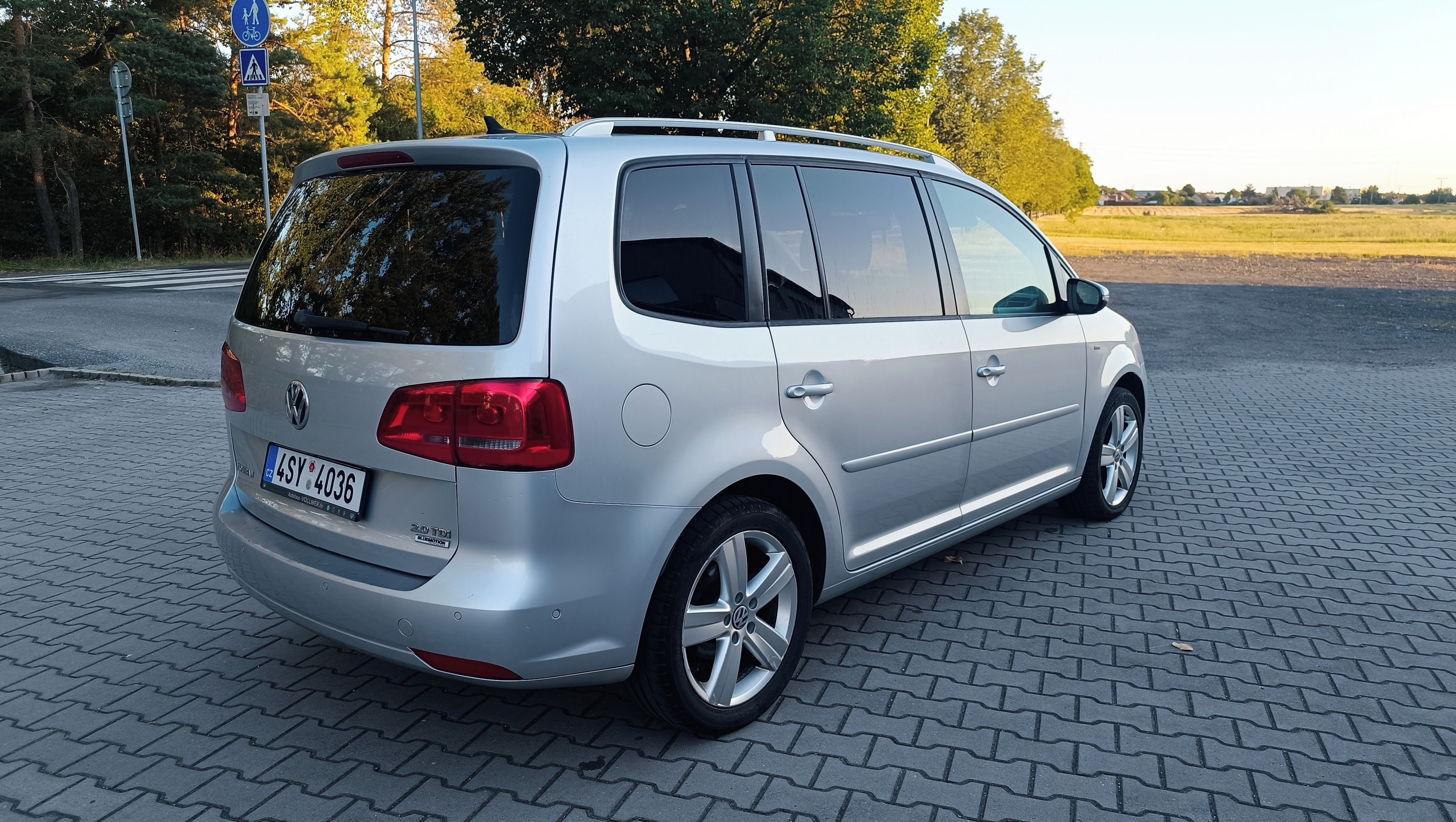 Volkswagen Touran, 2,0 TDi Automat, Ser. Historie - fotka 5