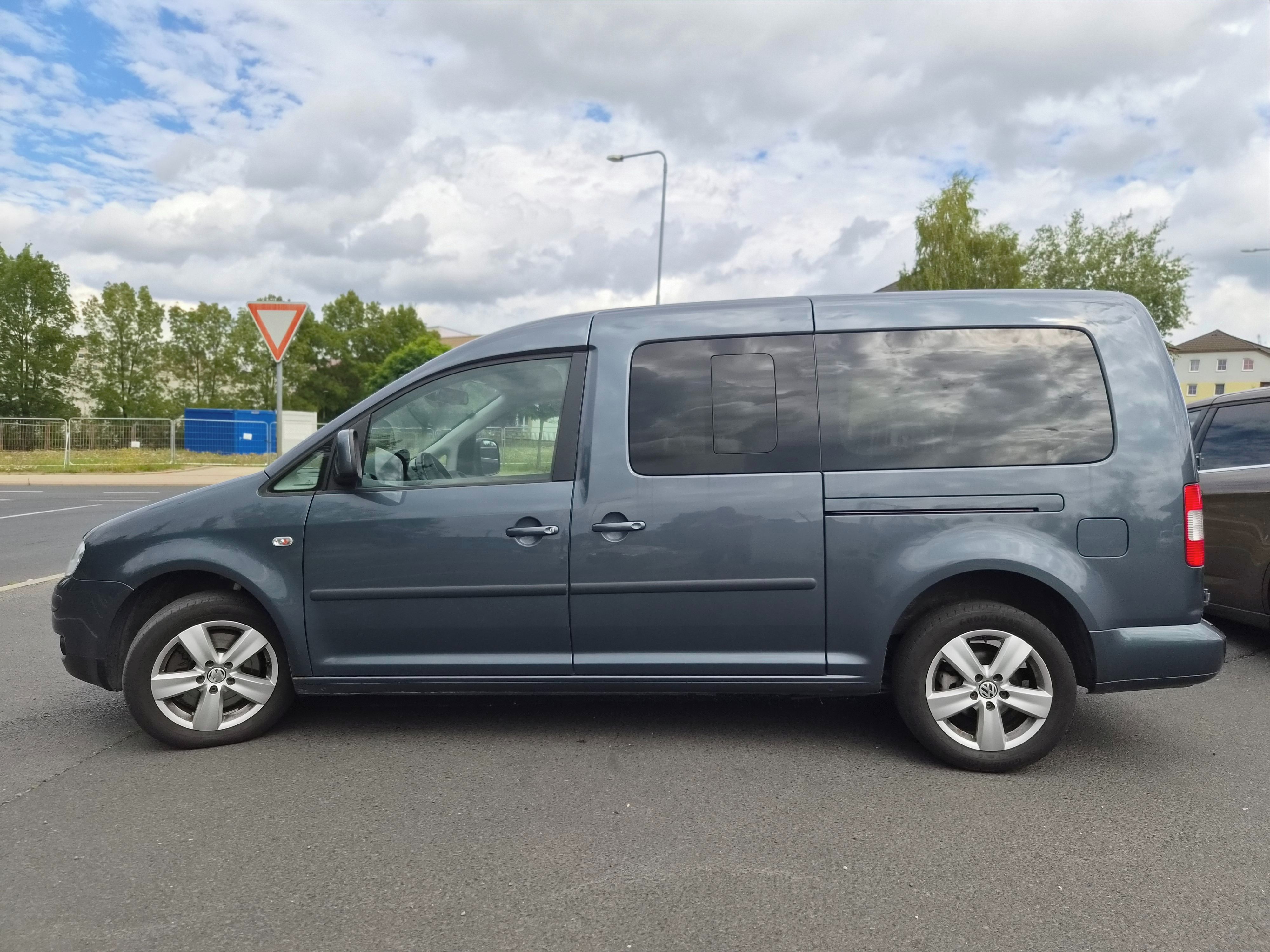 Volkswagen Caddy, Maxi  7 mist  103 kw WEBASTO - fotka 4