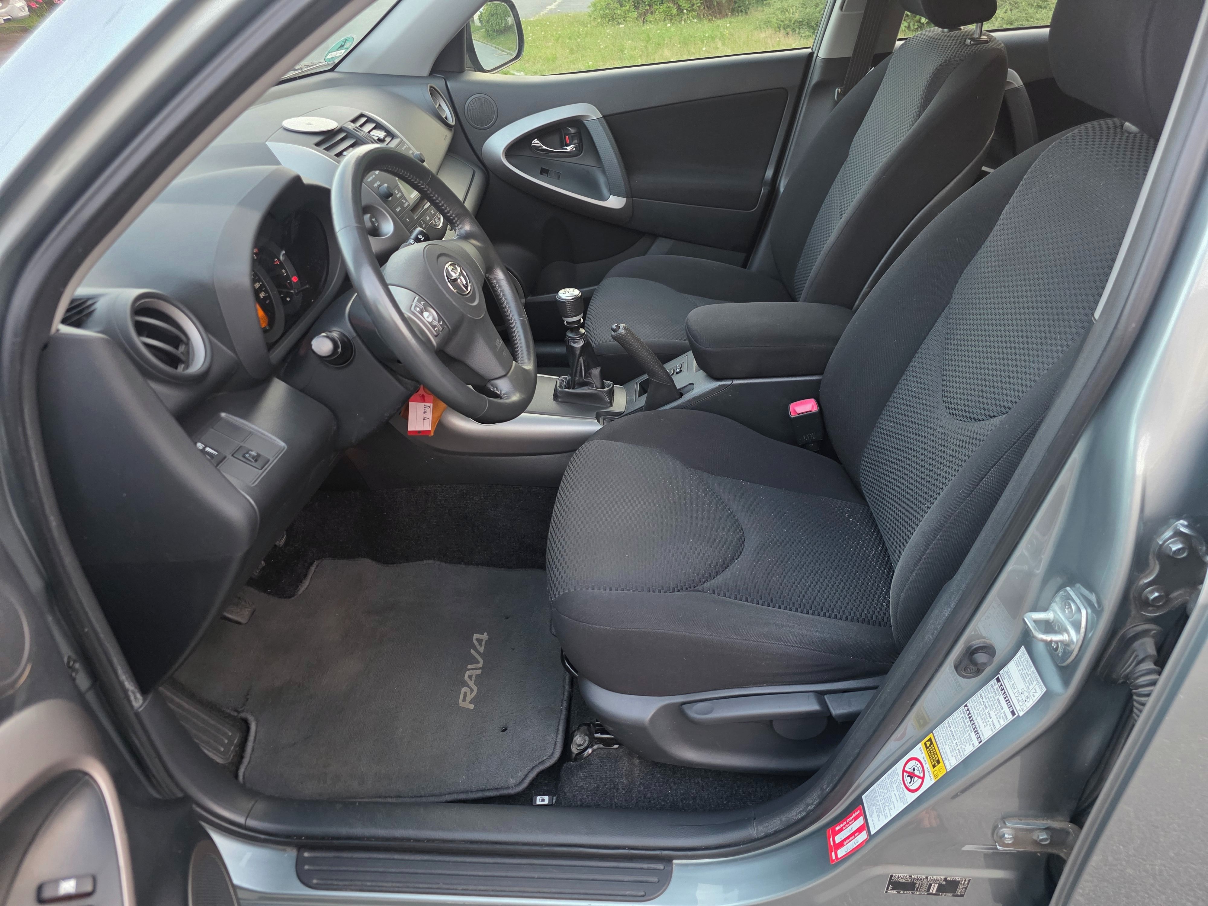Toyota Rav4, 2.2 D 100kW 2. Majitel - fotka 6