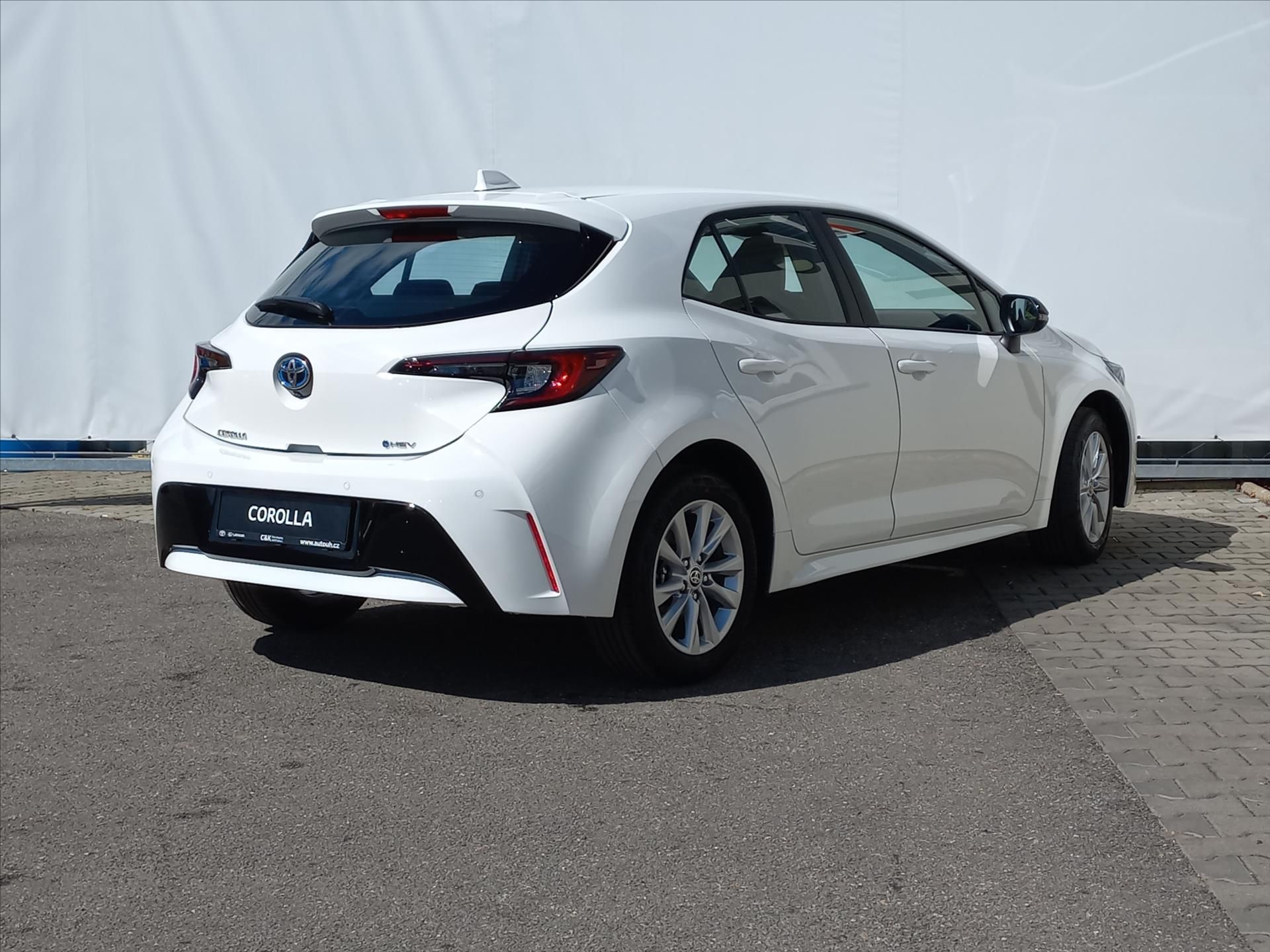 Toyota Corolla, 1,8 Hybrid e-CVT 140k  HB Comf - fotka 3