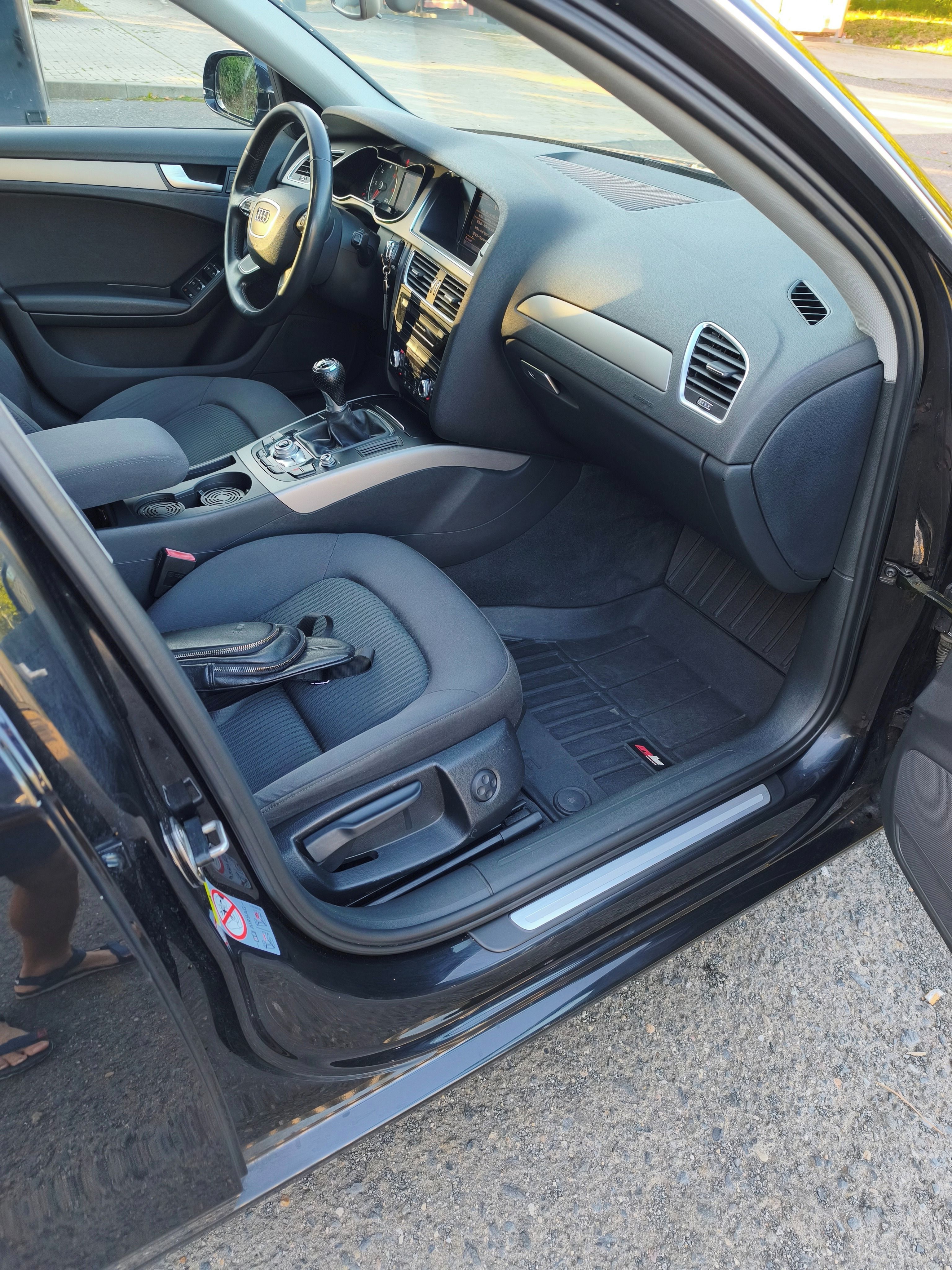 Audi A4 Avant, 2.0 tdi 110 kw - fotka 6