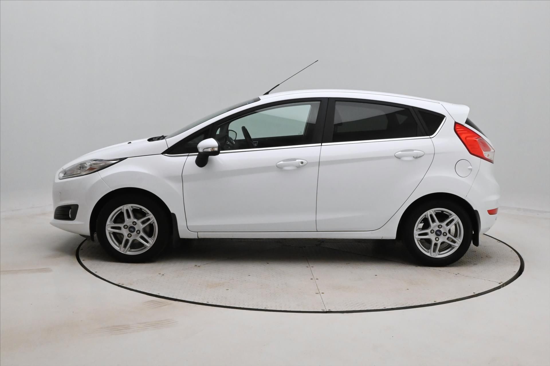 Ford Fiesta, 1,0 EcoBoost 74 kW Titanium - fotka 6