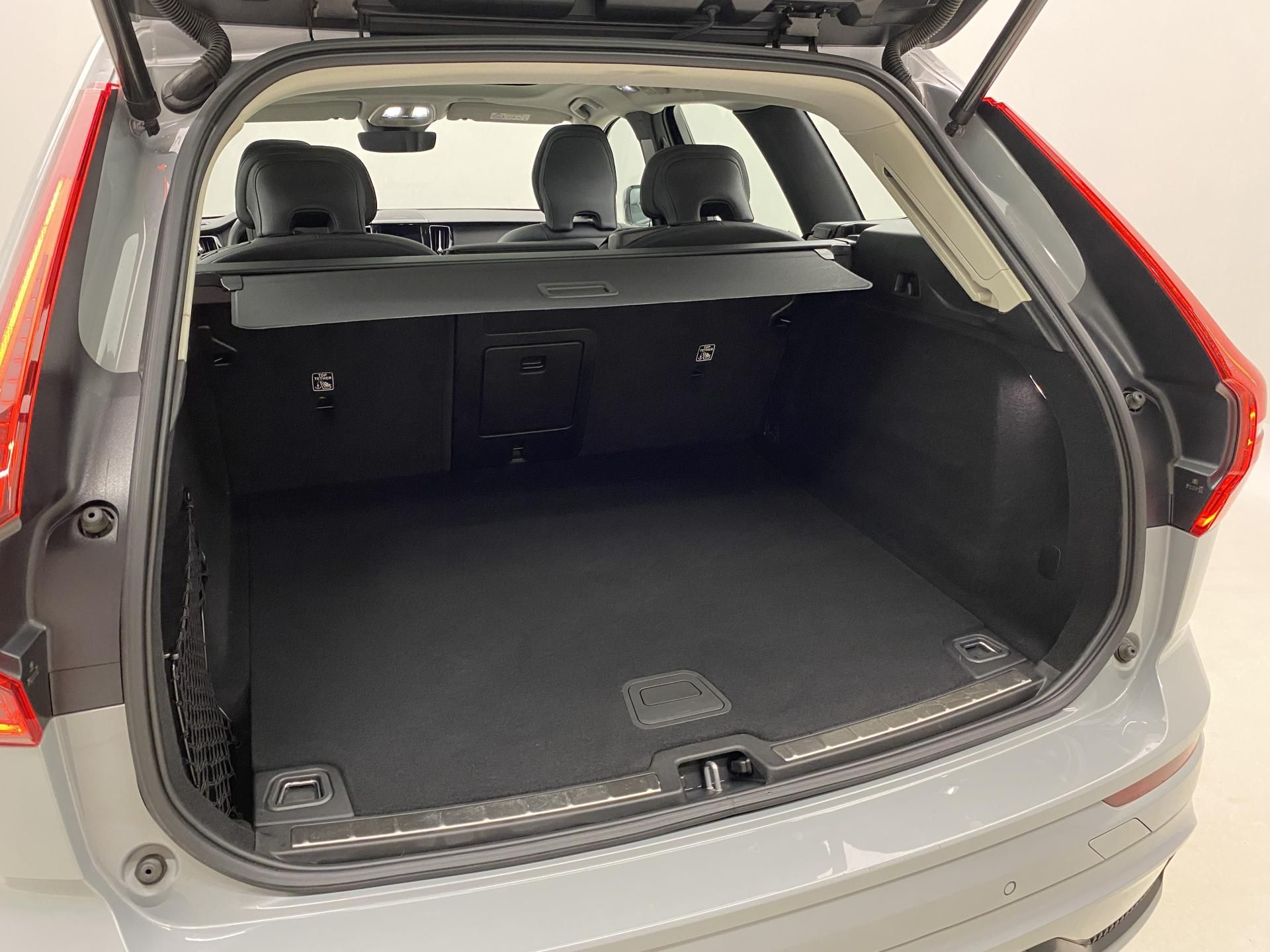 Volvo XC60, B5 AWD DARK ULTIMATE AUT CZ - fotka 6