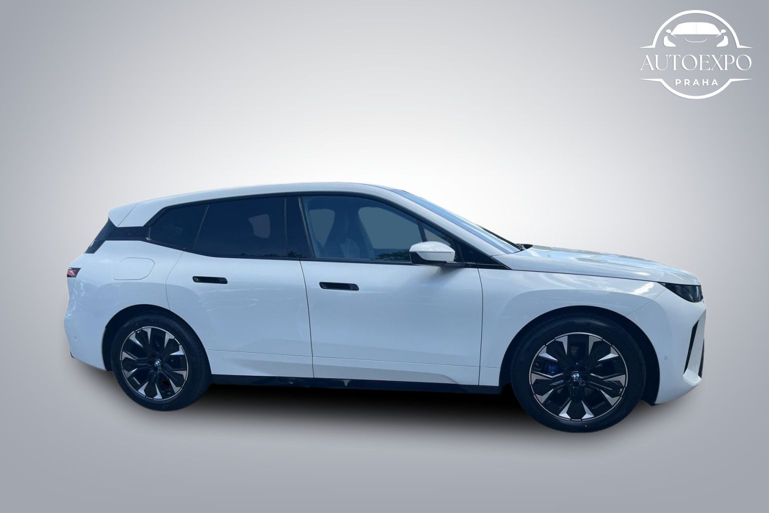 BMW iX, xDrive45 - fotka 4