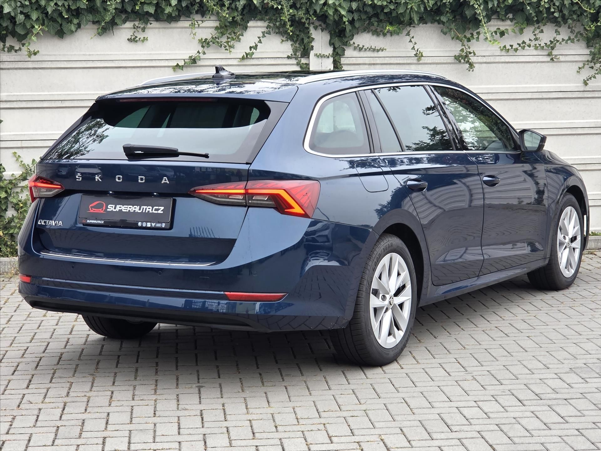 Škoda Octavia, 2,0 TDi DSG Style Tažné z. 1.m - fotka 6