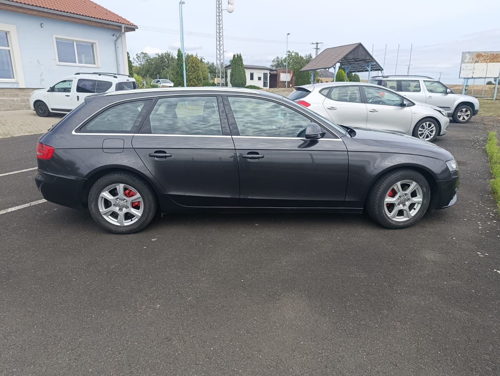 Audi A4, 2,0 TDi - fotka 6