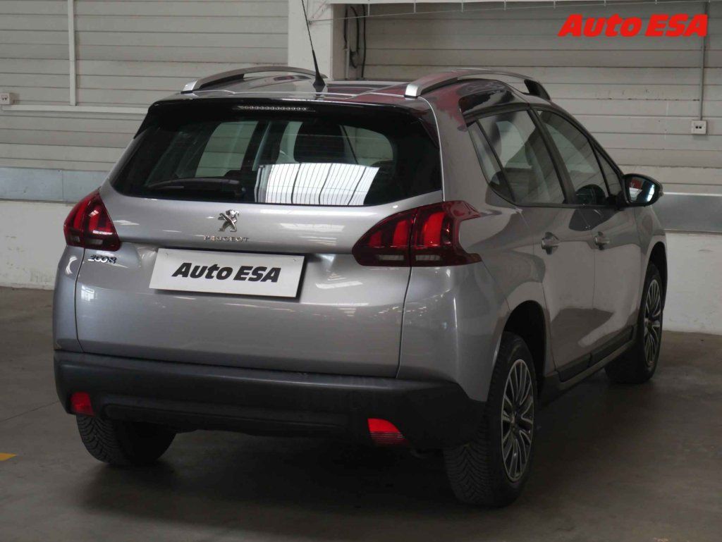 Peugeot 2008, 1.2 PT,ČR - fotka 6