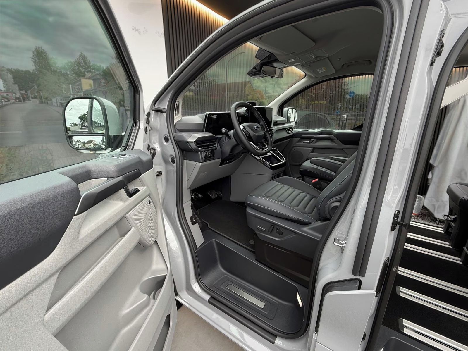 Ford Tourneo Custom, Bus Plug-in Hybrid 340 L1 - fotka 5