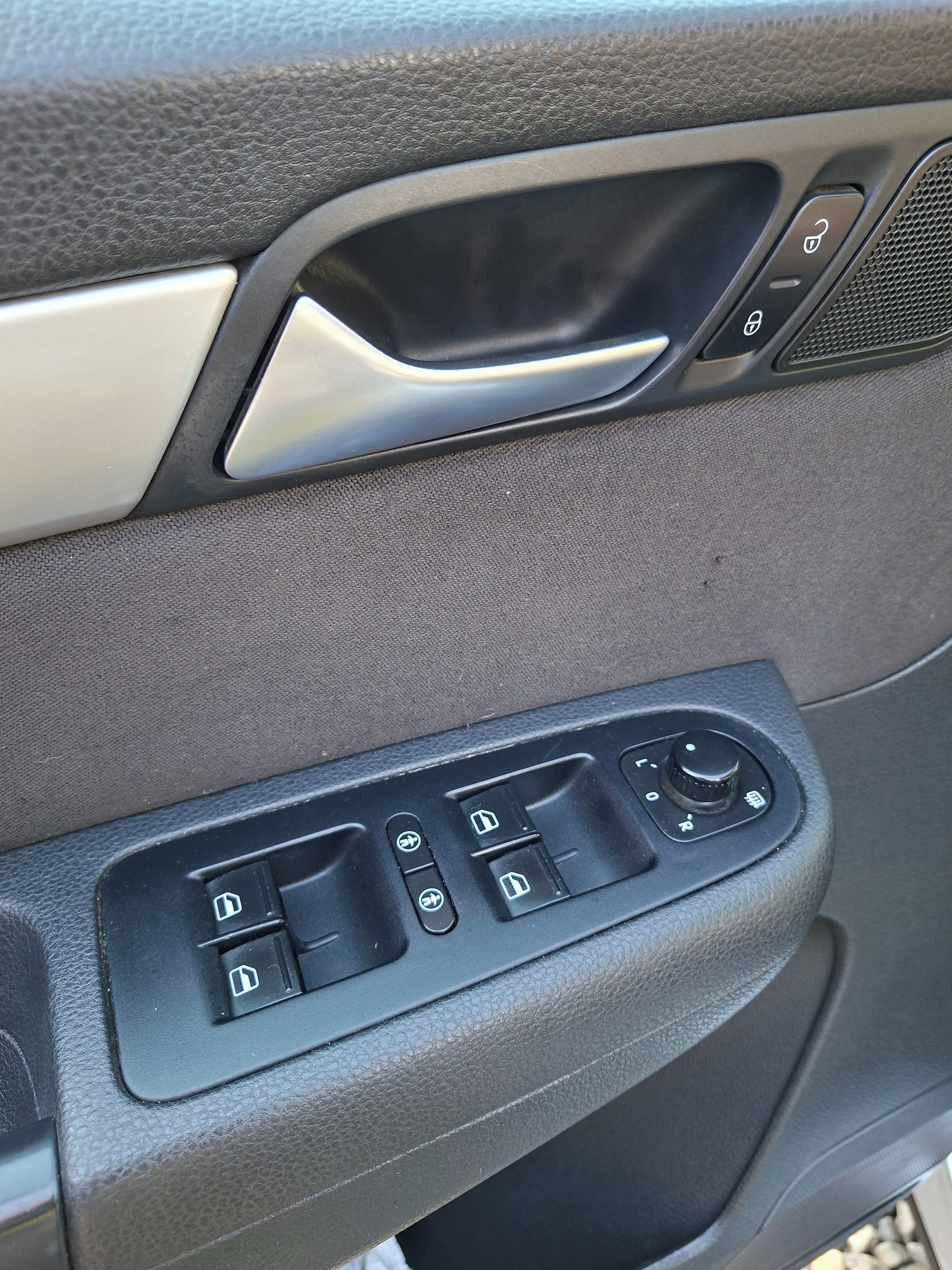 Volkswagen Sharan, 2.0 TDI 103 kW – 2010 - fotka 6