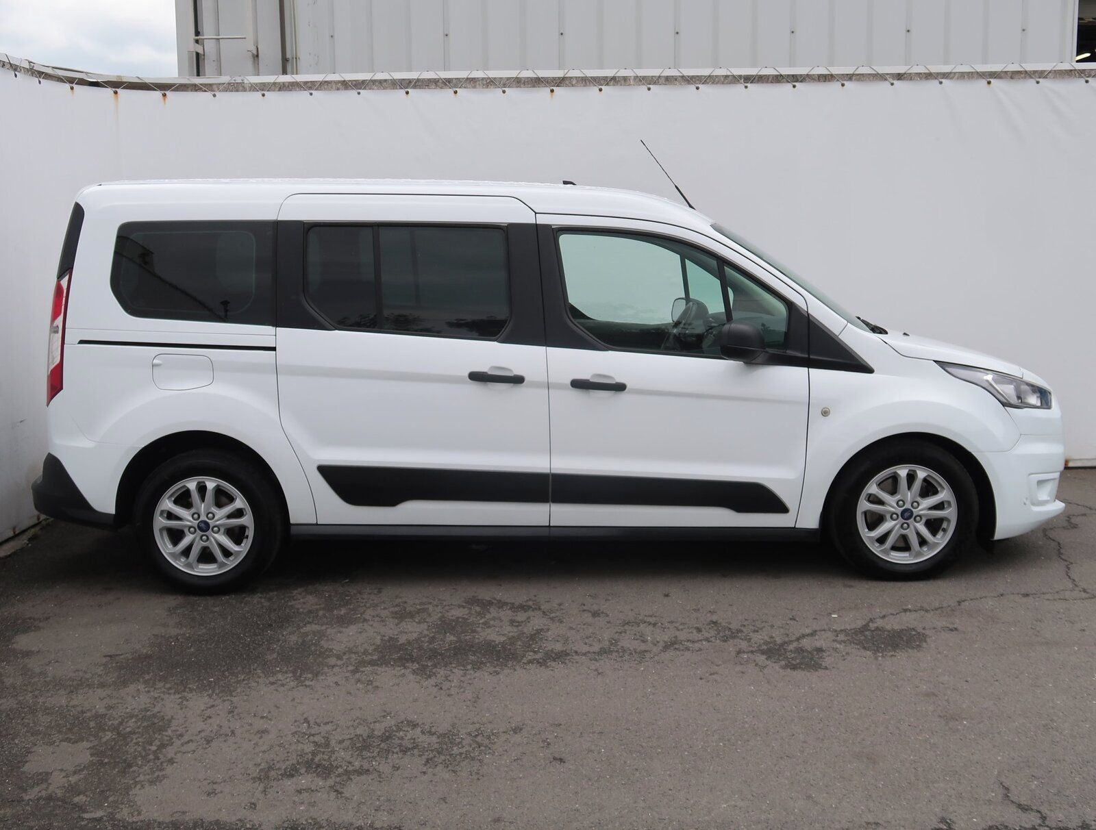 Ford Tourneo Connect, 1.5 EcoBlue, 5Míst, Klima - fotka 6
