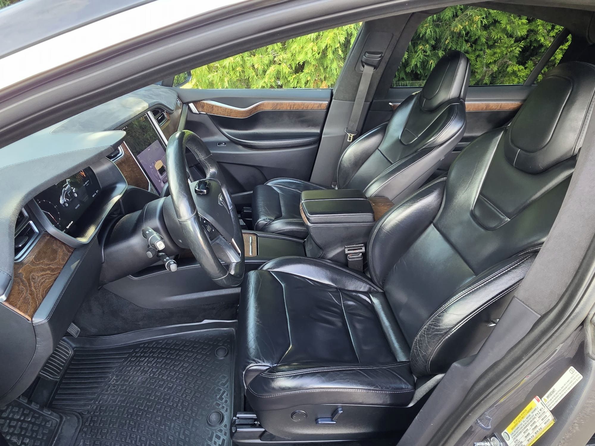 Tesla Model X, 100D AWD – 2017 – 6 míst - fotka 4