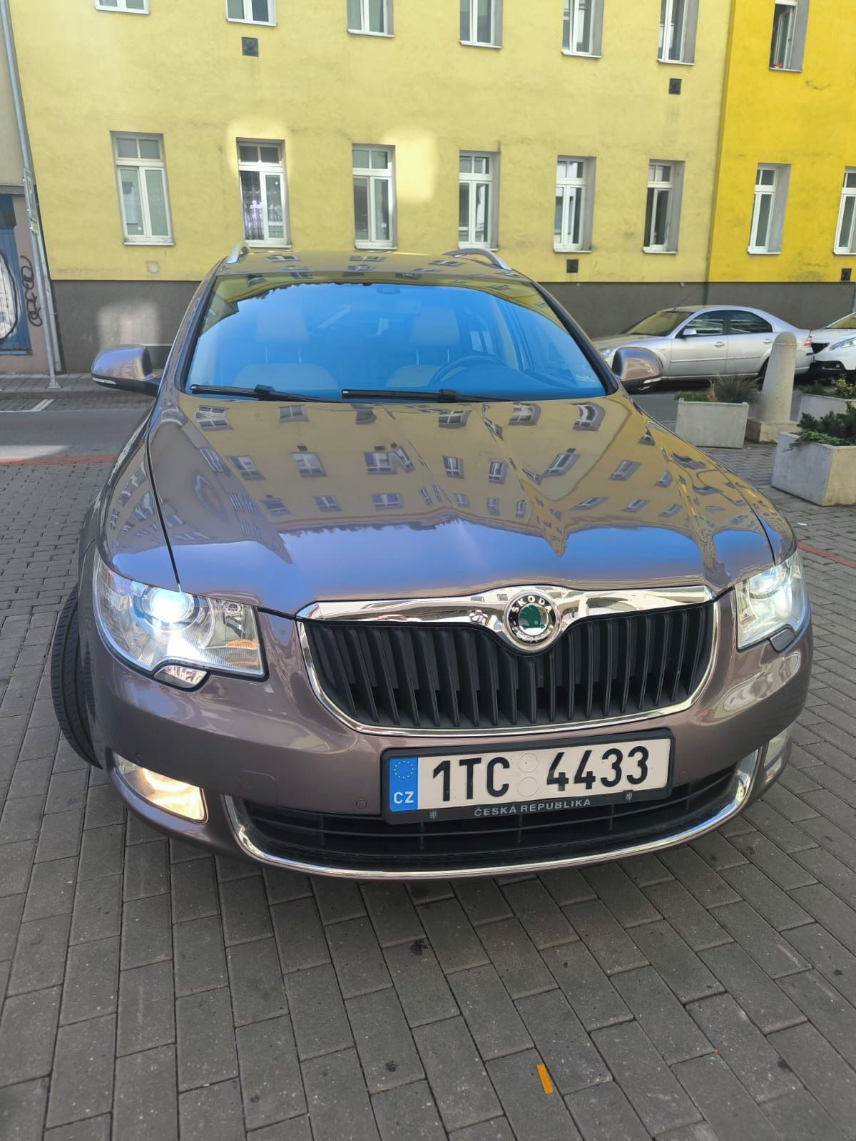 Škoda Superb, Pěkný dsg 125 kw světlá alcant