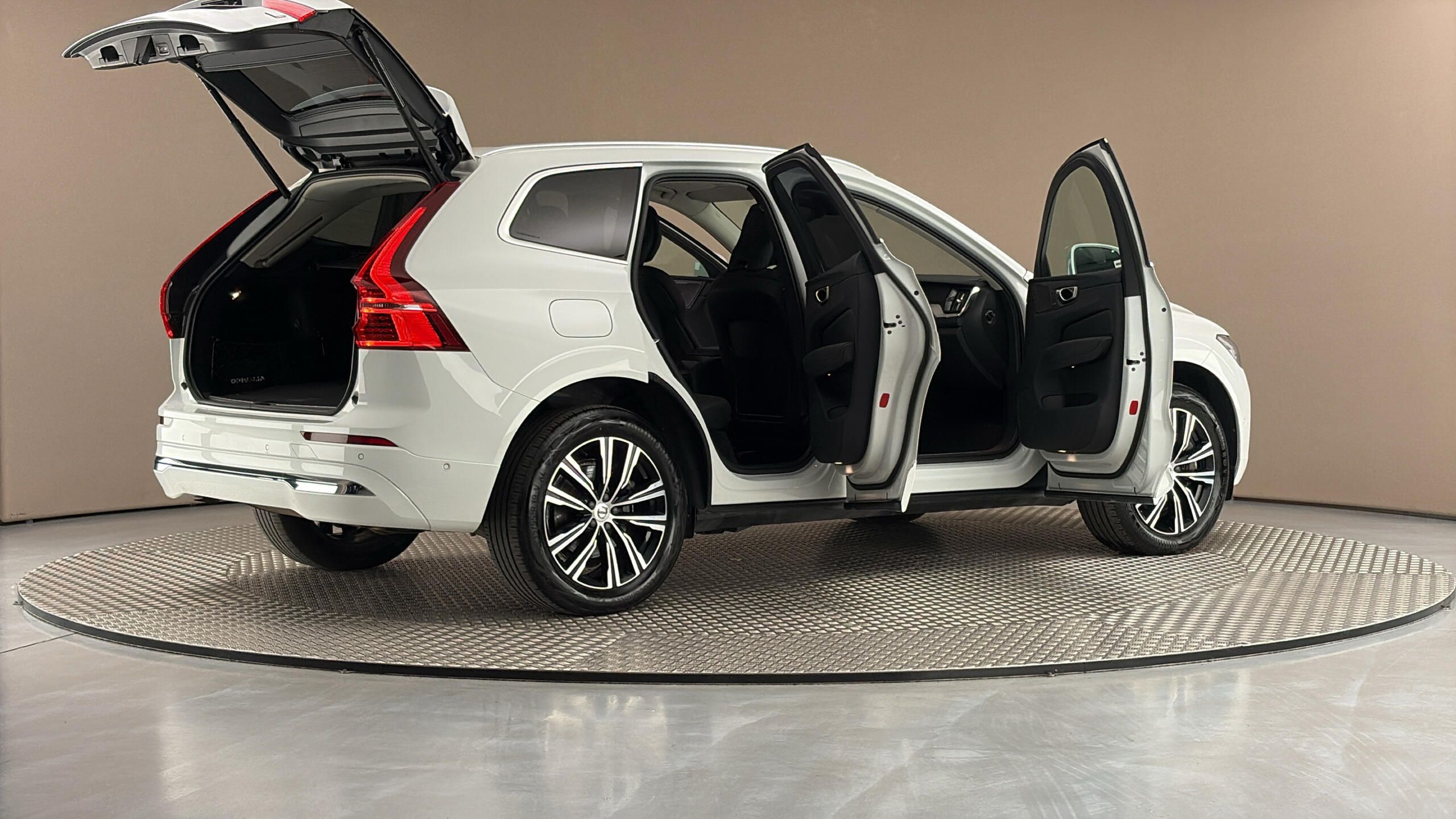 Volvo XC60, 2.0 T6 AUT AWD Recharge Inscri - fotka 6