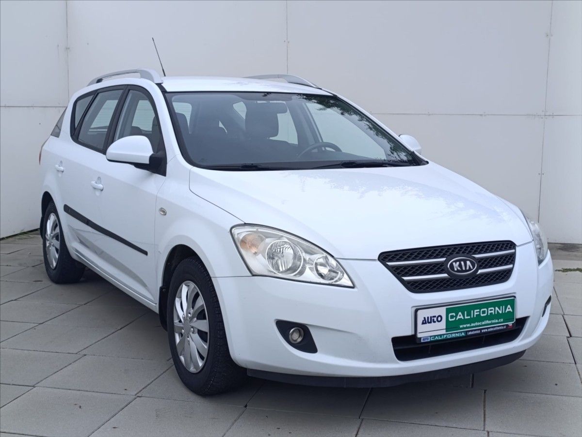 Kia Cee´d, 1,6 CVVT Aut. klimatizace ČR - fotka 4