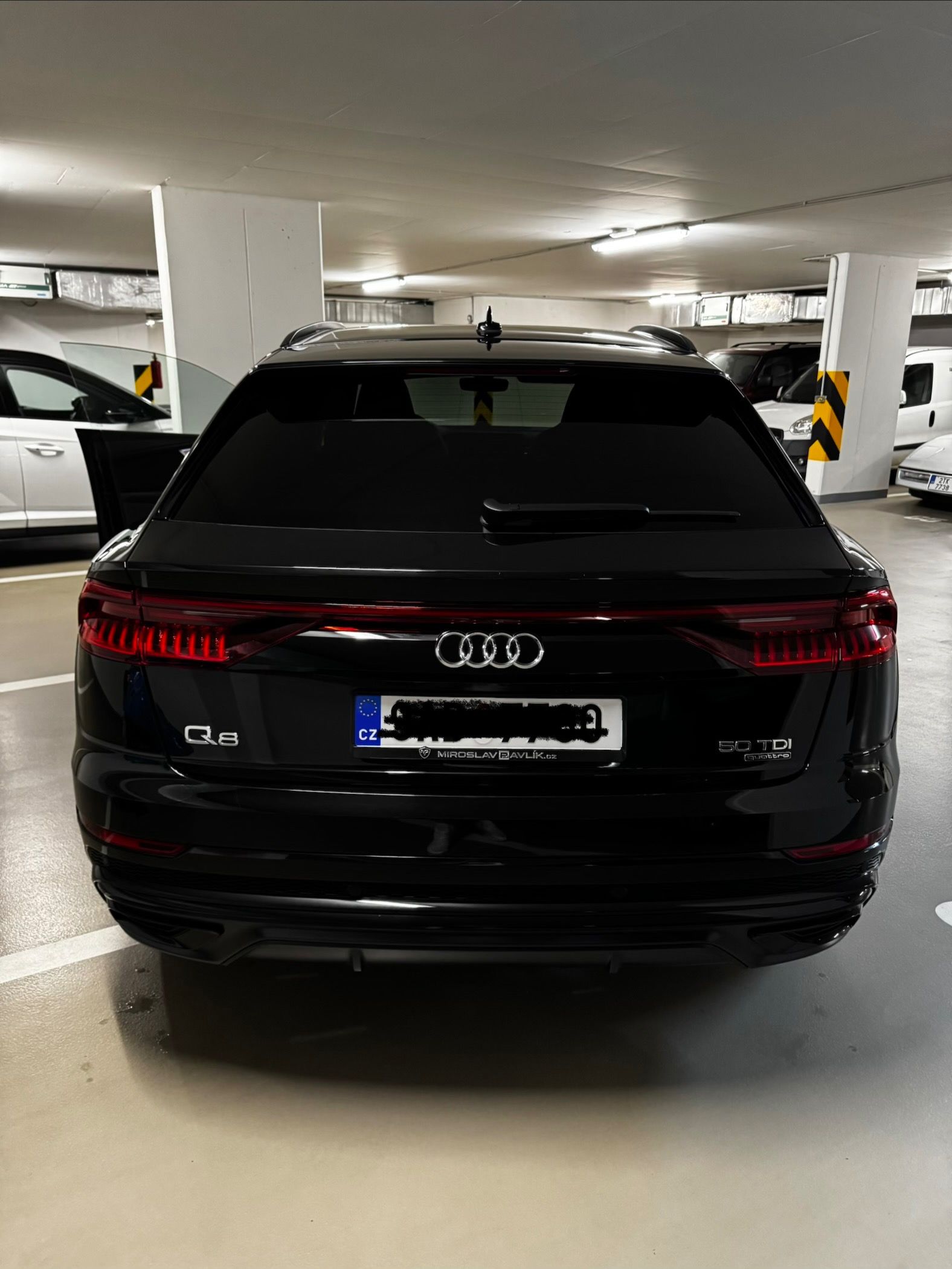 Audi Q8, Audi Q8 50 TDI Quattro S-line - fotka 5