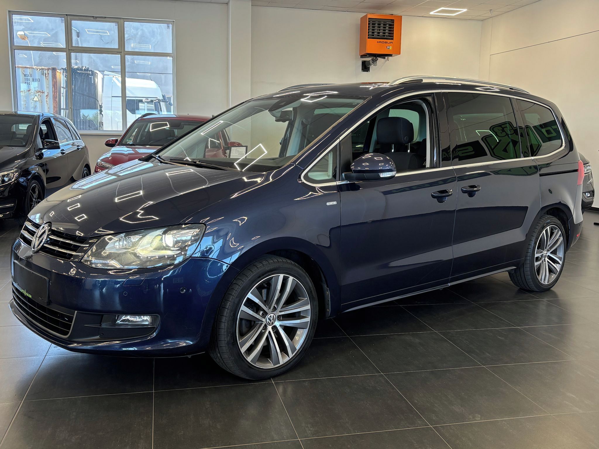 Volkswagen Sharan, 2.0 TDI 103 kW DSG LIFE, 7míst - fotka 3