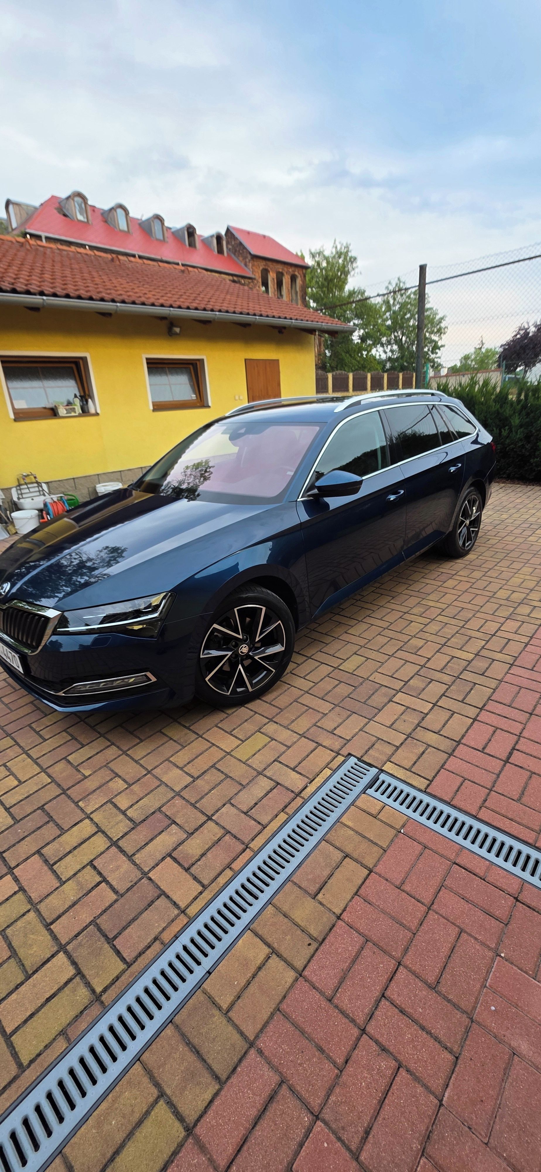 Škoda Superb, Perfektní stav - 1.maj. lékař - fotka 2